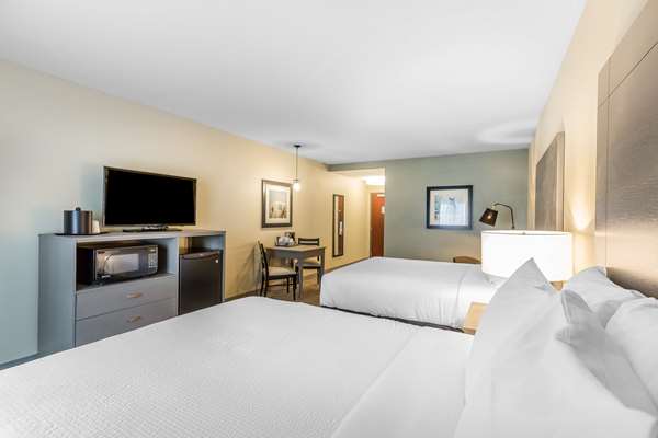  - Marina Bay Hotel & Suites Chincoteague Island