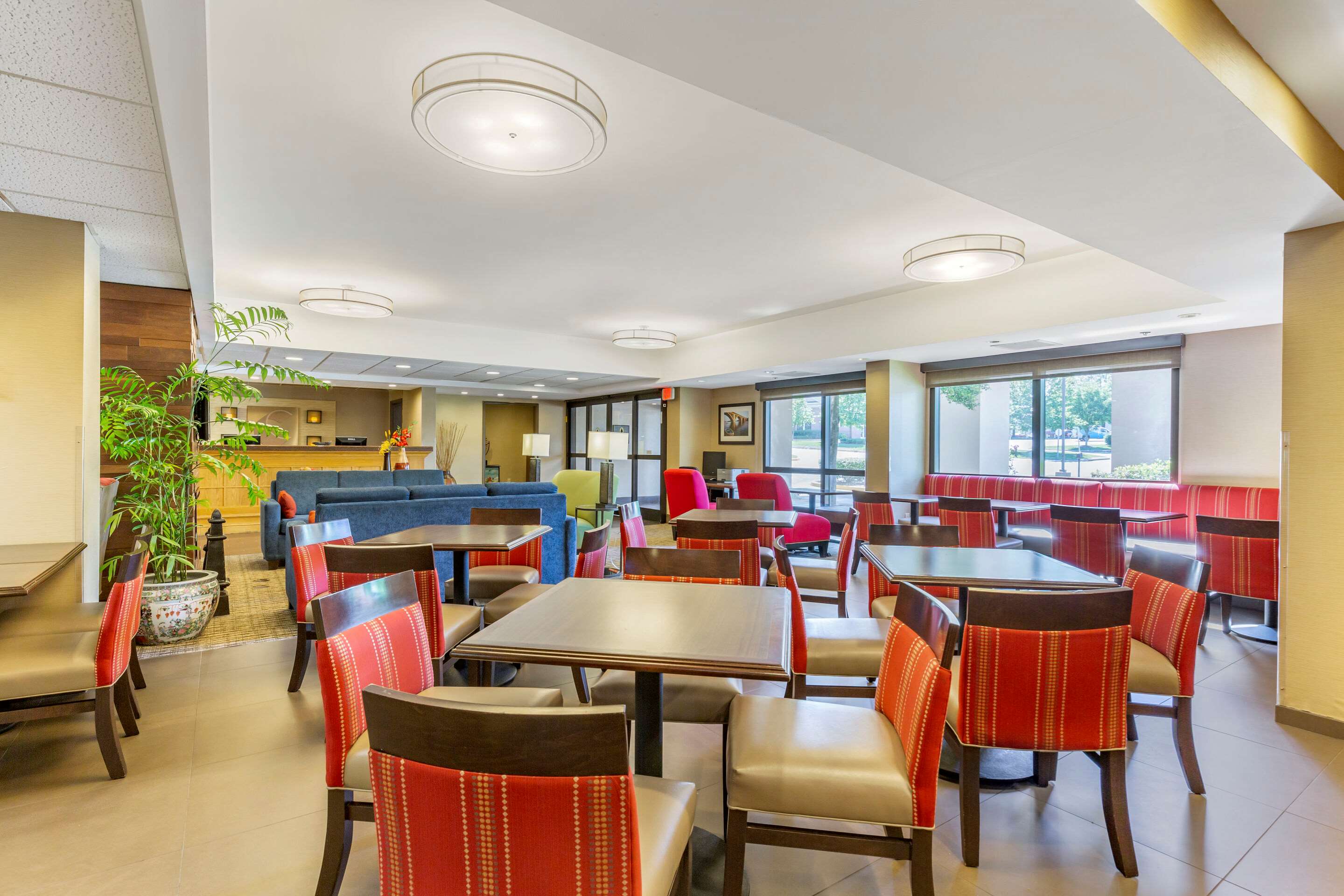 Breakfast area | Comfort Inn Quantico