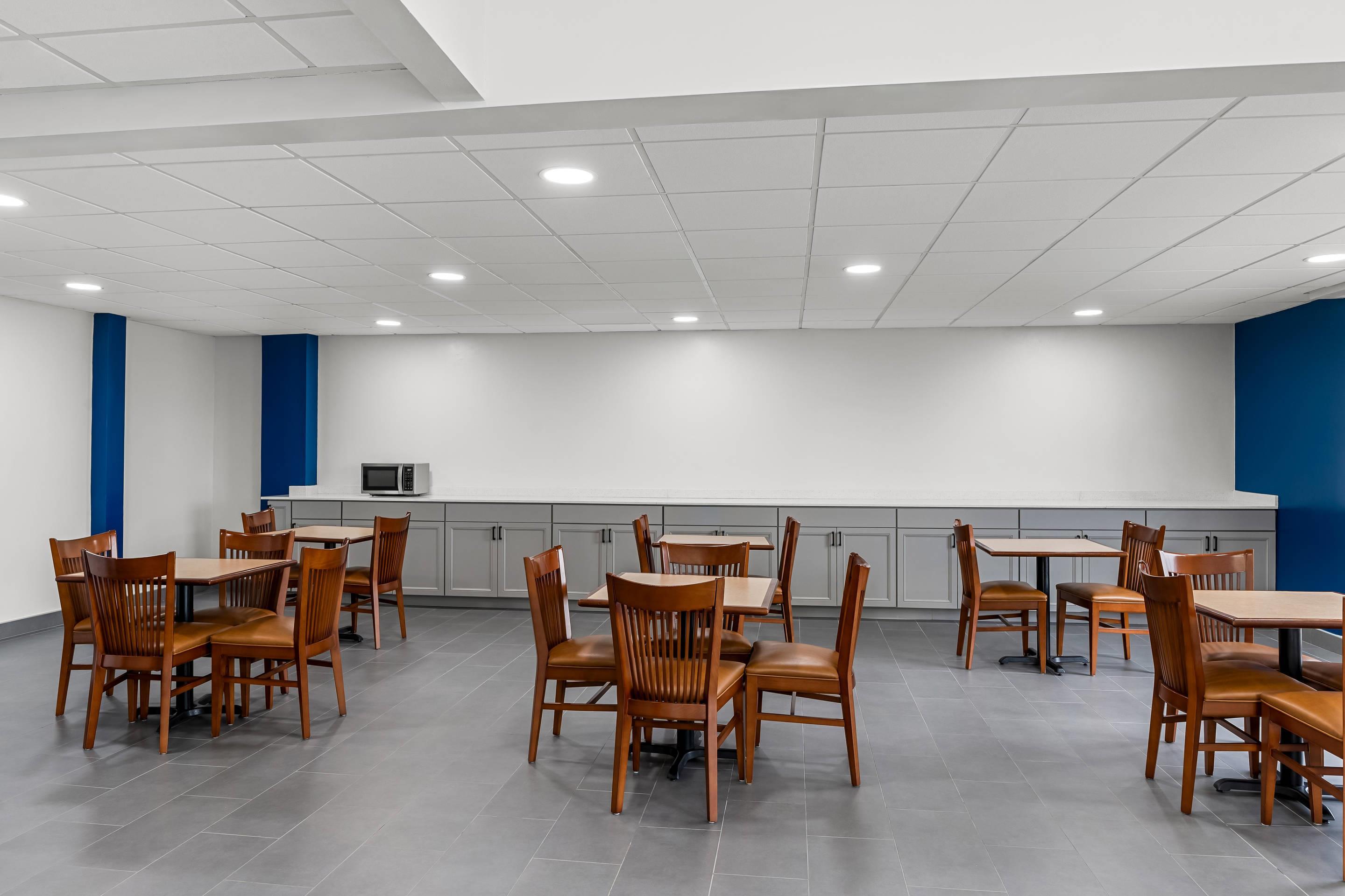 Breakfast area | Suburban Studios Chester I-95