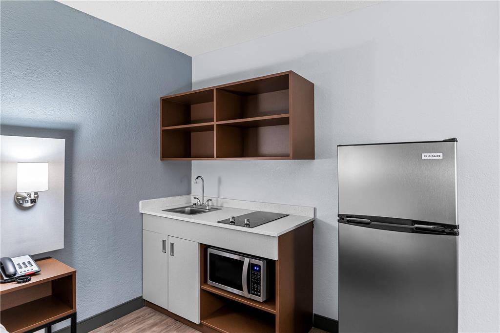 SUBURBAN EXTENDED STAY HOTEL CHESTE-guestroom-Guest Room,On-Site.jpg