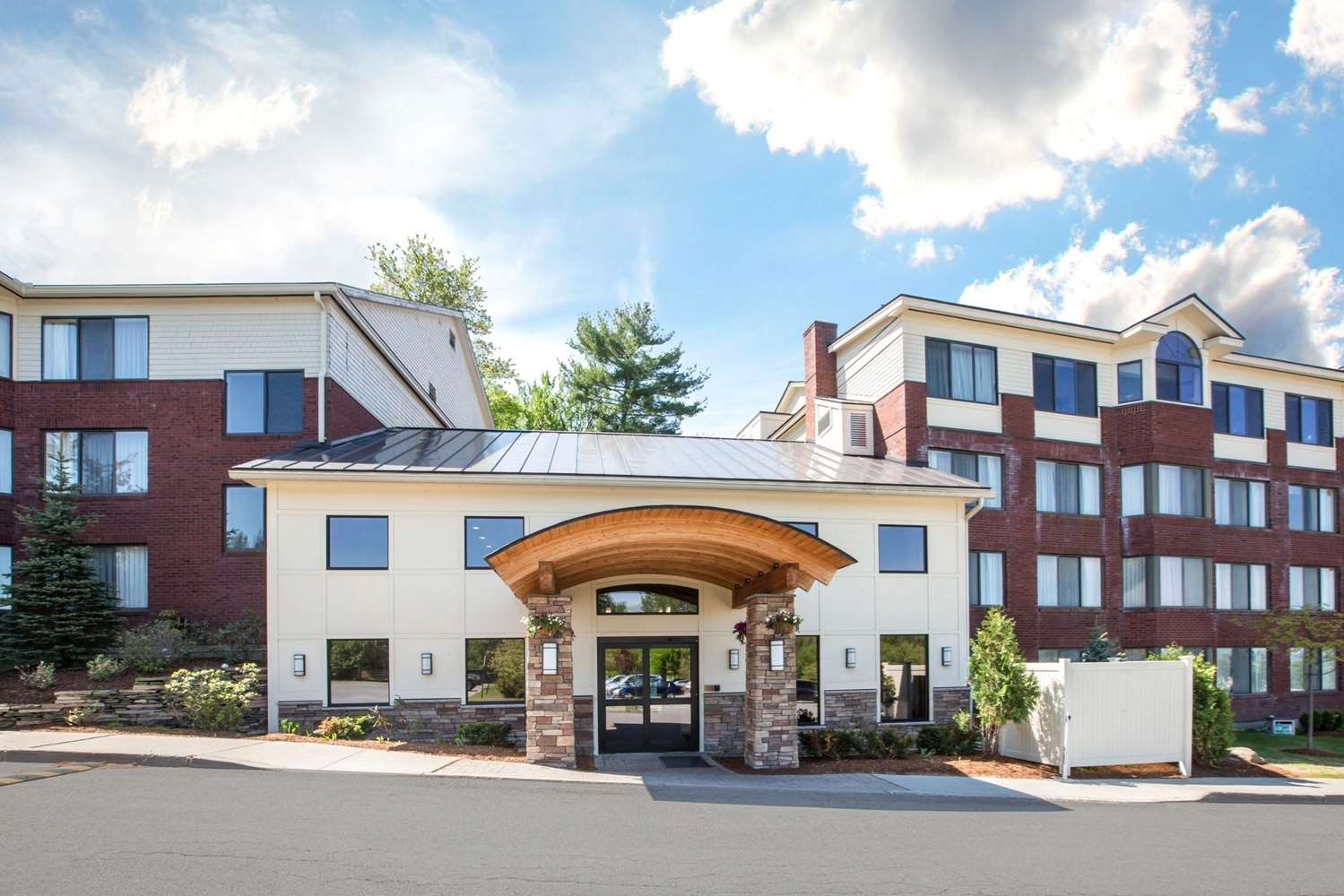 Comfort Suites South Burlington, VT See Discounts