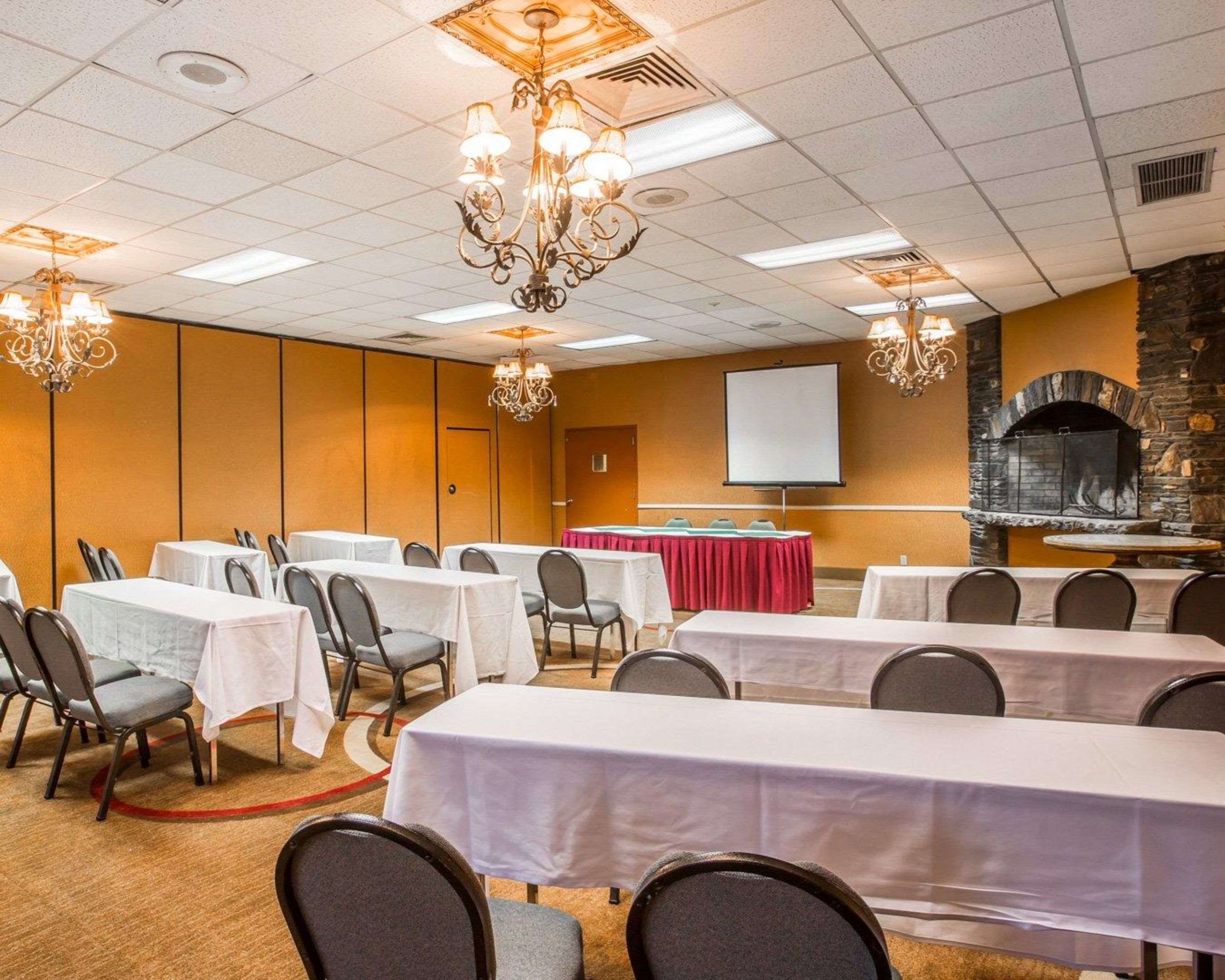 Meeting room | Quality Inn & Conference Center