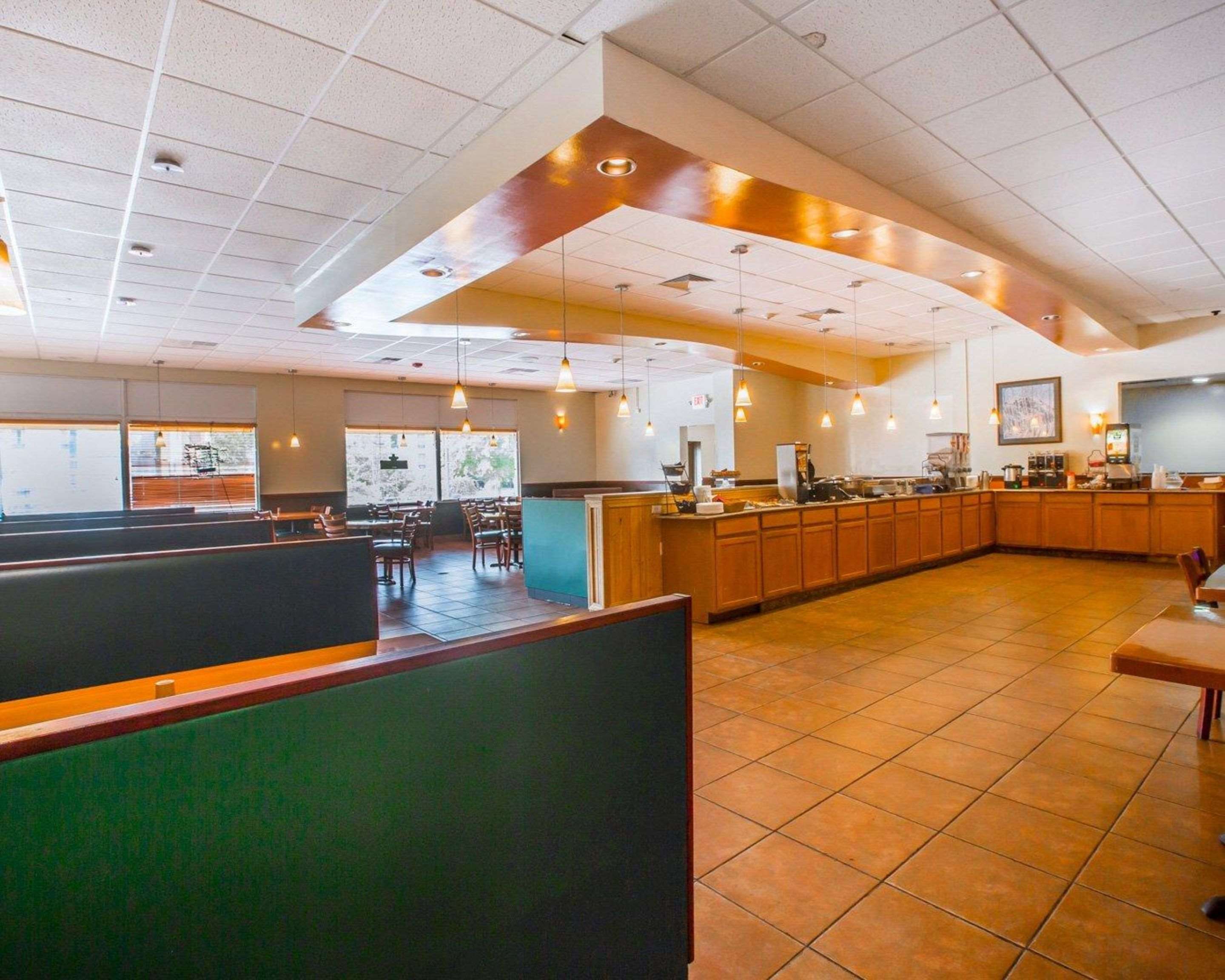 Breakfast area | Quality Inn & Conference Center