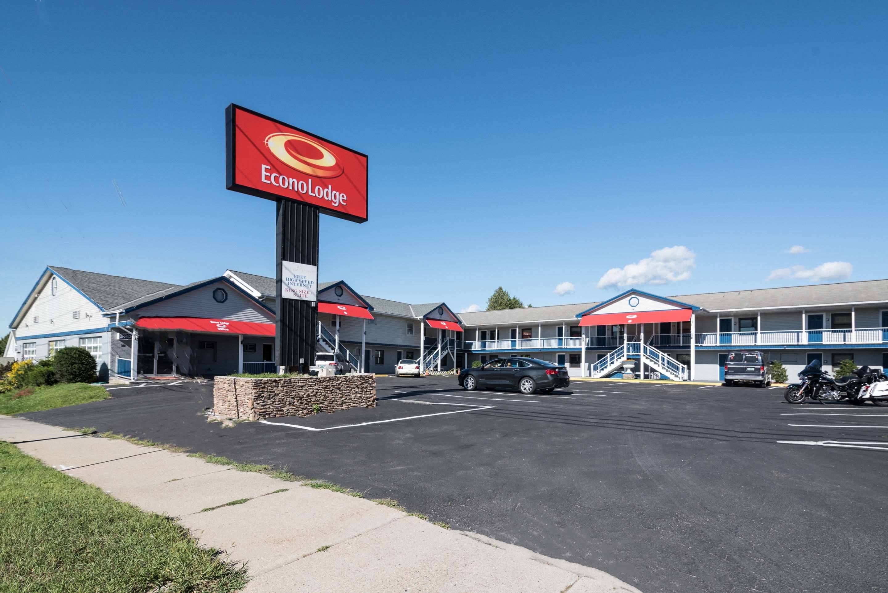 Hotel exterior | Econo Lodge Rutland City near Hwy 7