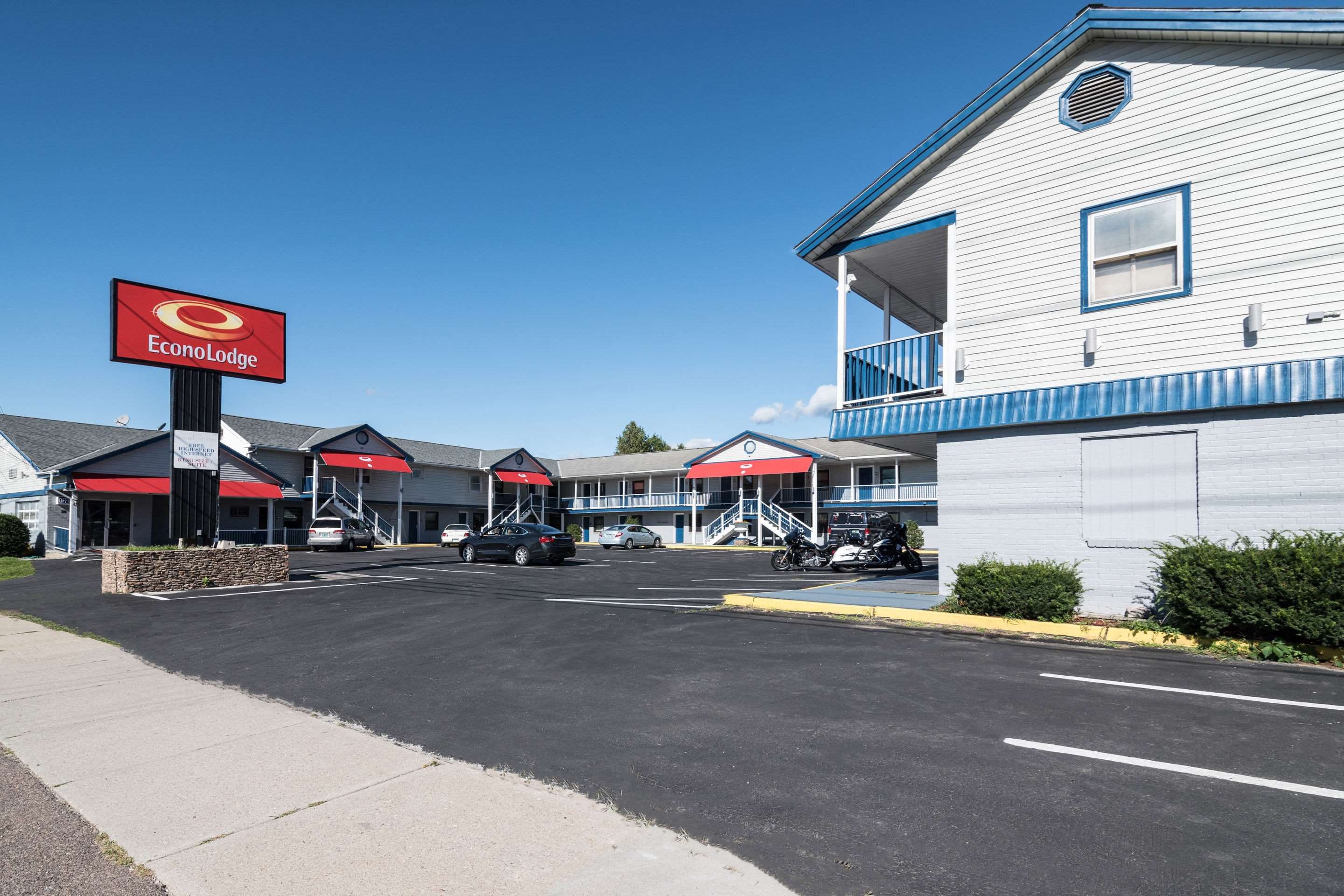 Hotel exterior | Econo Lodge Rutland City near Hwy 7