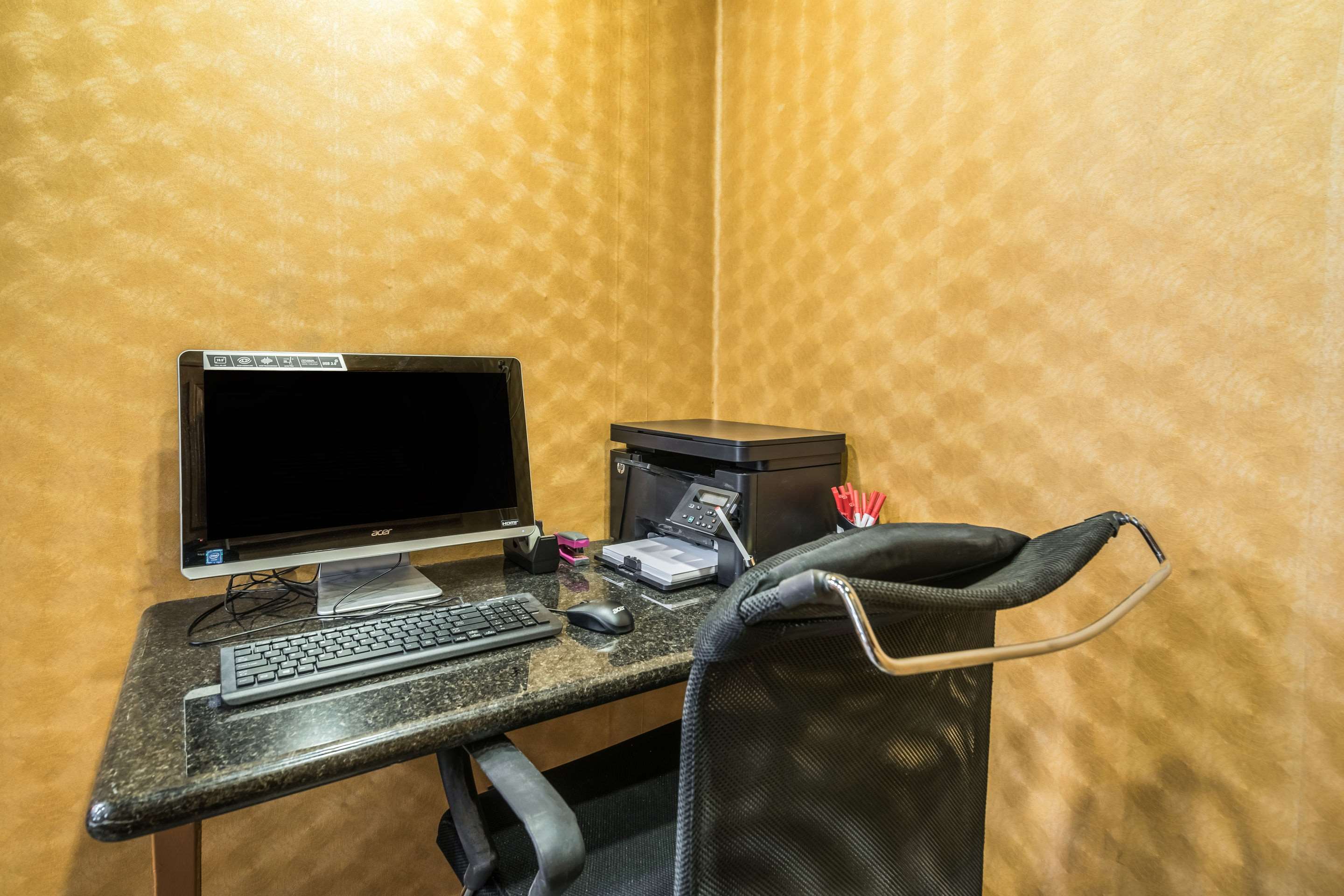 Business center | Econo Lodge Rutland City near Hwy 7