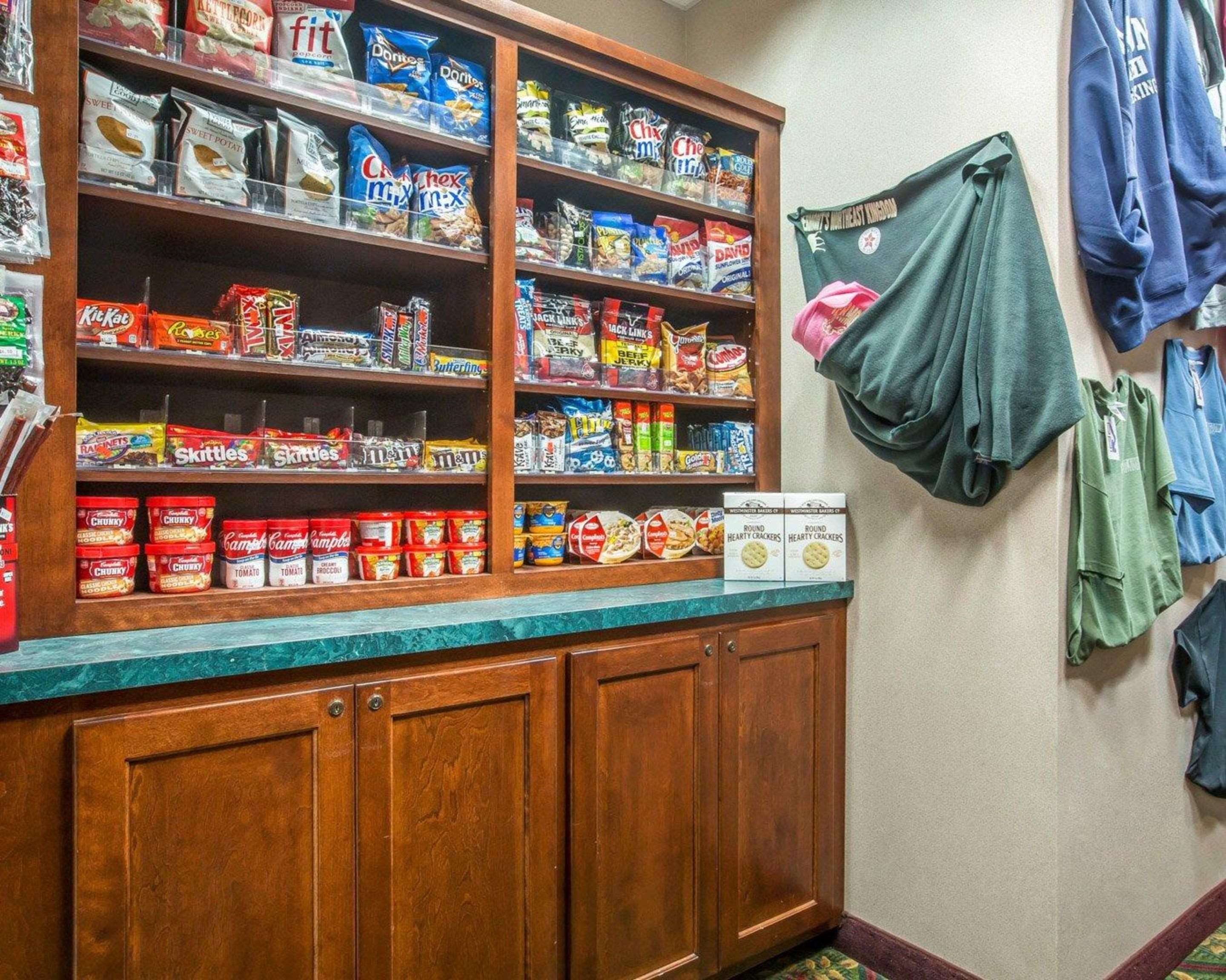 Hotel marketplace | Comfort Inn & Suites Near Burke Mountain