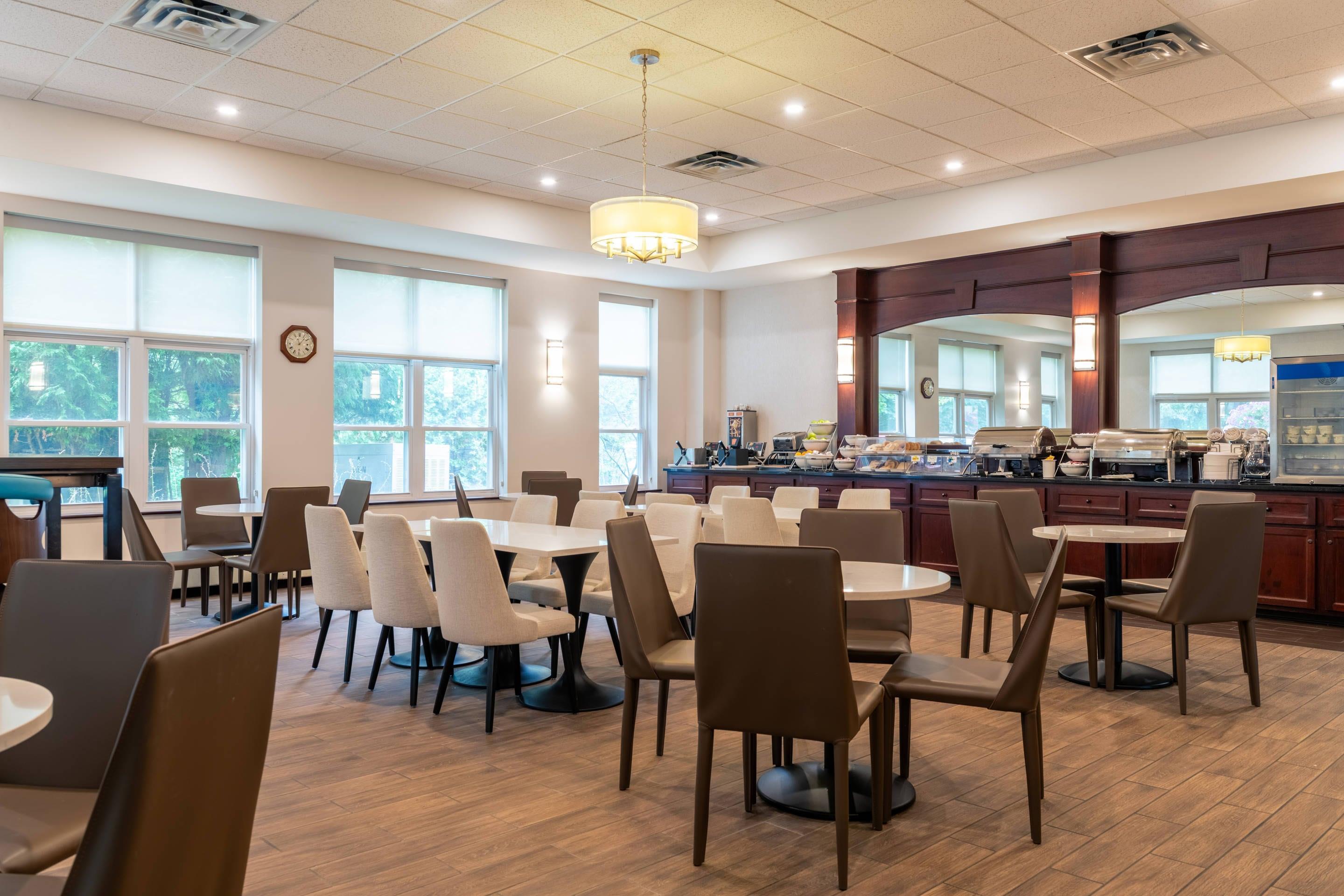 Breakfast area | Comfort Inn & Suites Near Burke Mountain