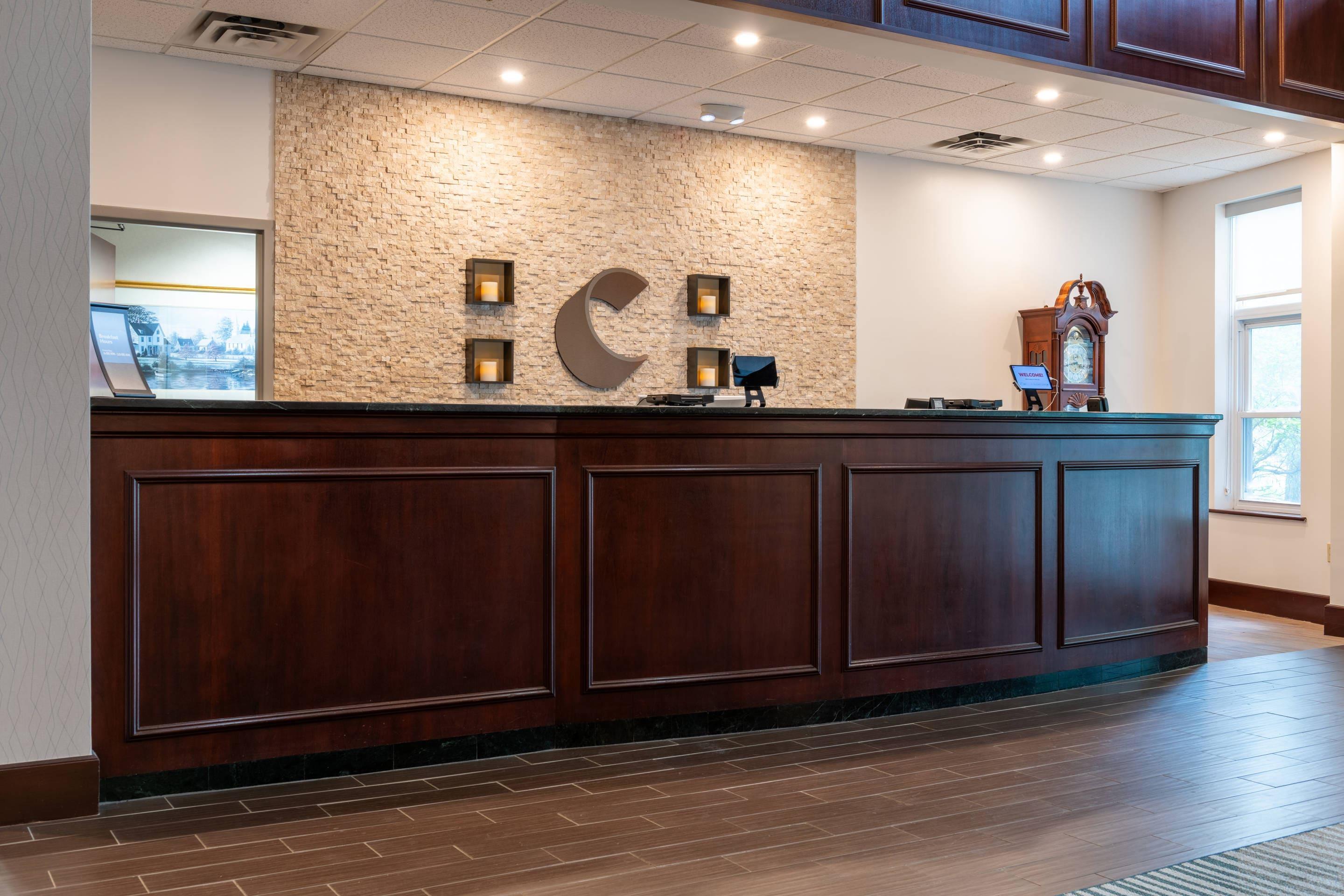 Front desk | Comfort Inn & Suites Near Burke Mountain