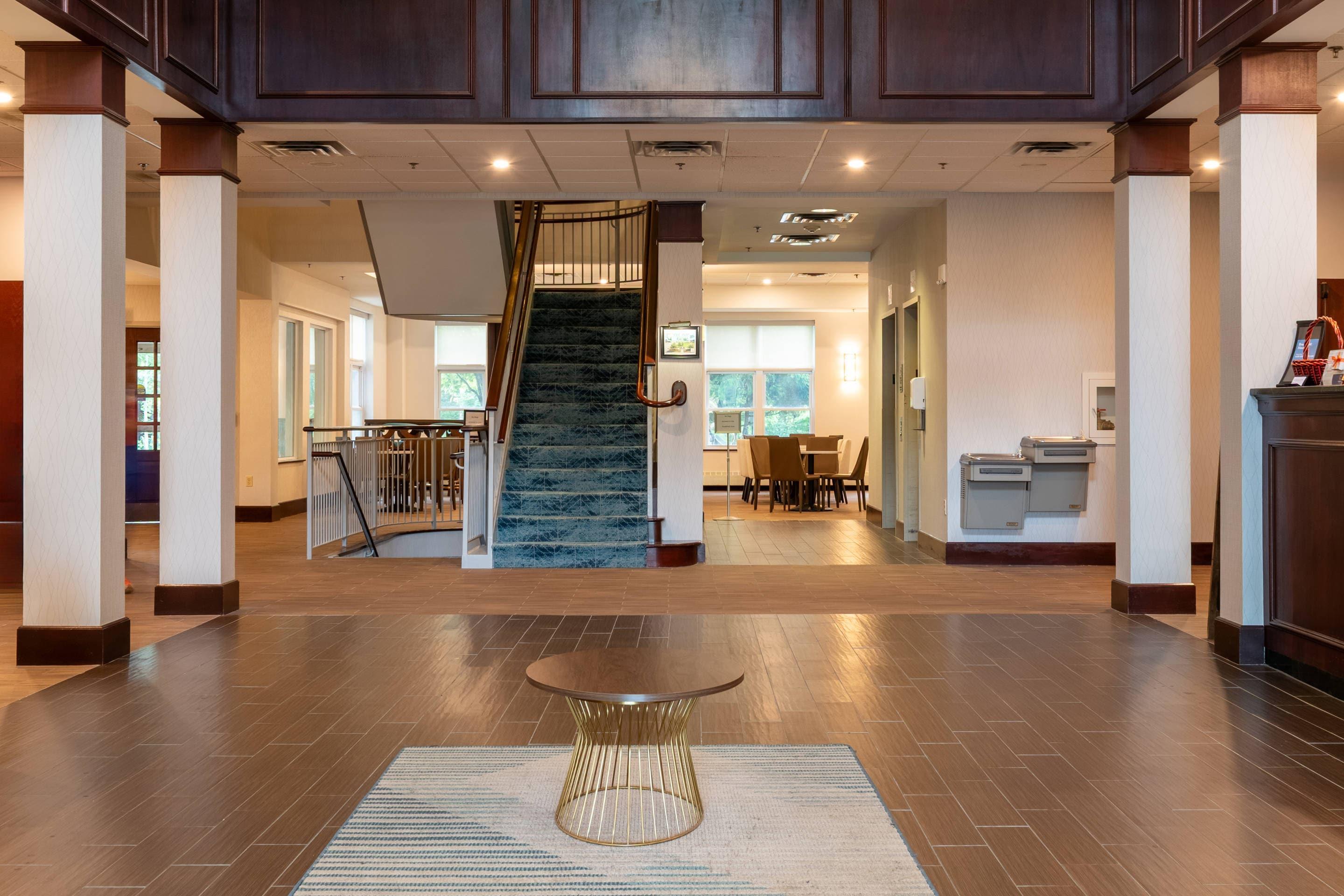 Hotel lobby | Comfort Inn & Suites Near Burke Mountain