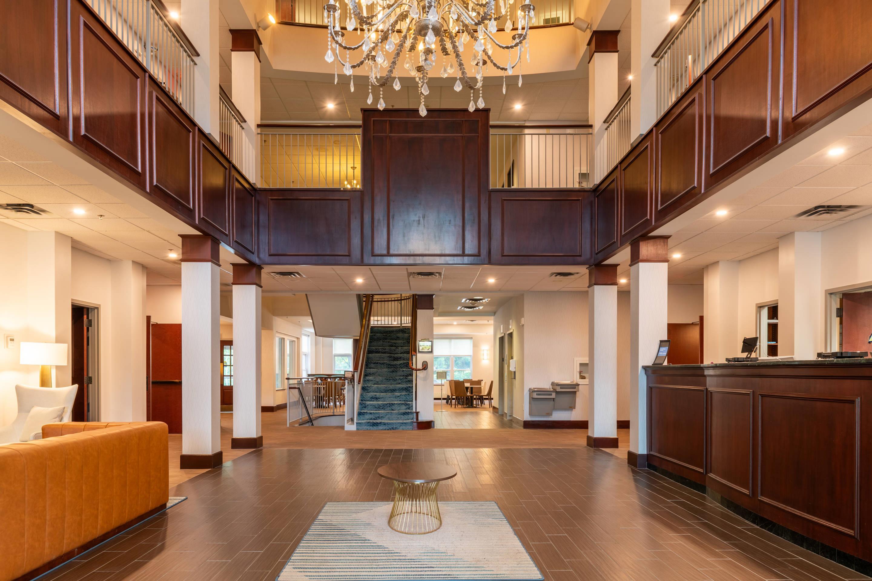 Hotel lobby | Comfort Inn & Suites Near Burke Mountain