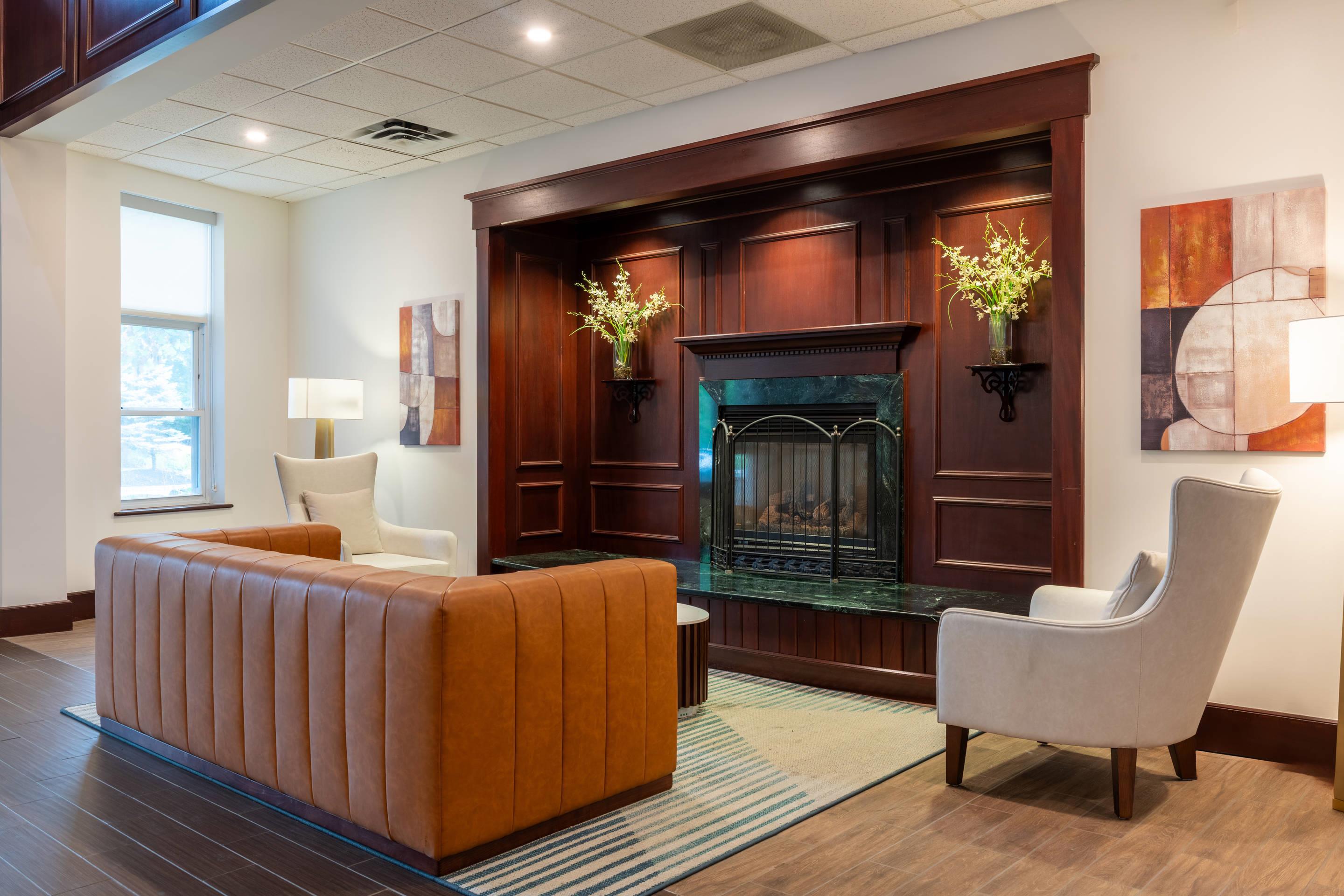 Hotel lobby | Comfort Inn & Suites Near Burke Mountain