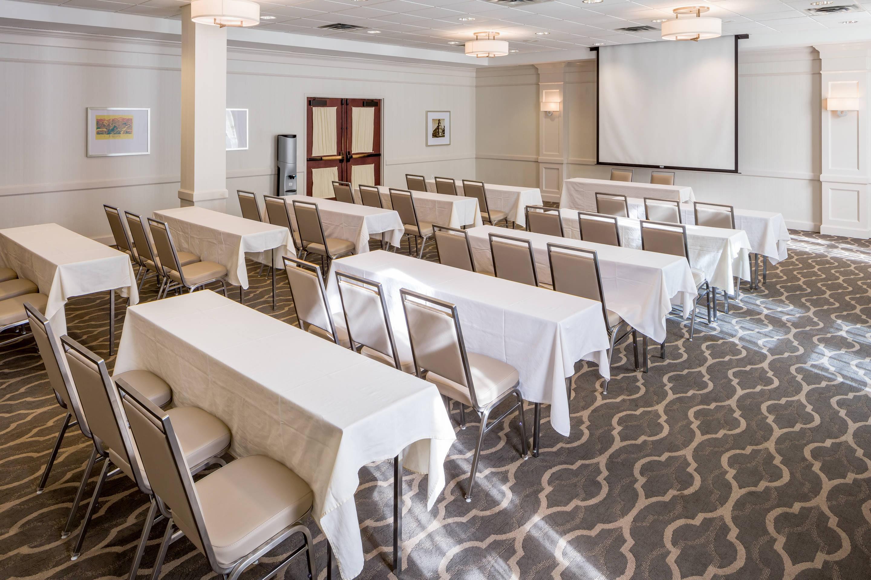 Meeting room | Comfort Inn & Suites Near Burke Mountain