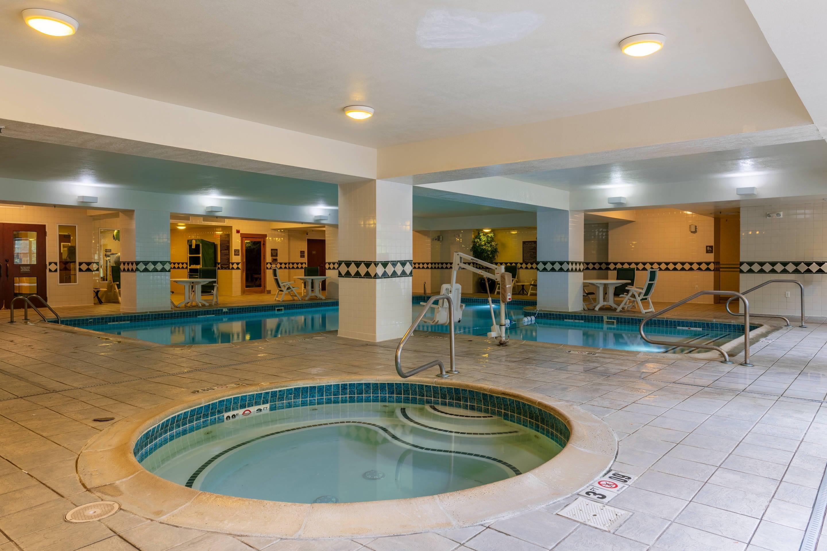 Jacuzzi | Comfort Inn & Suites Near Burke Mountain