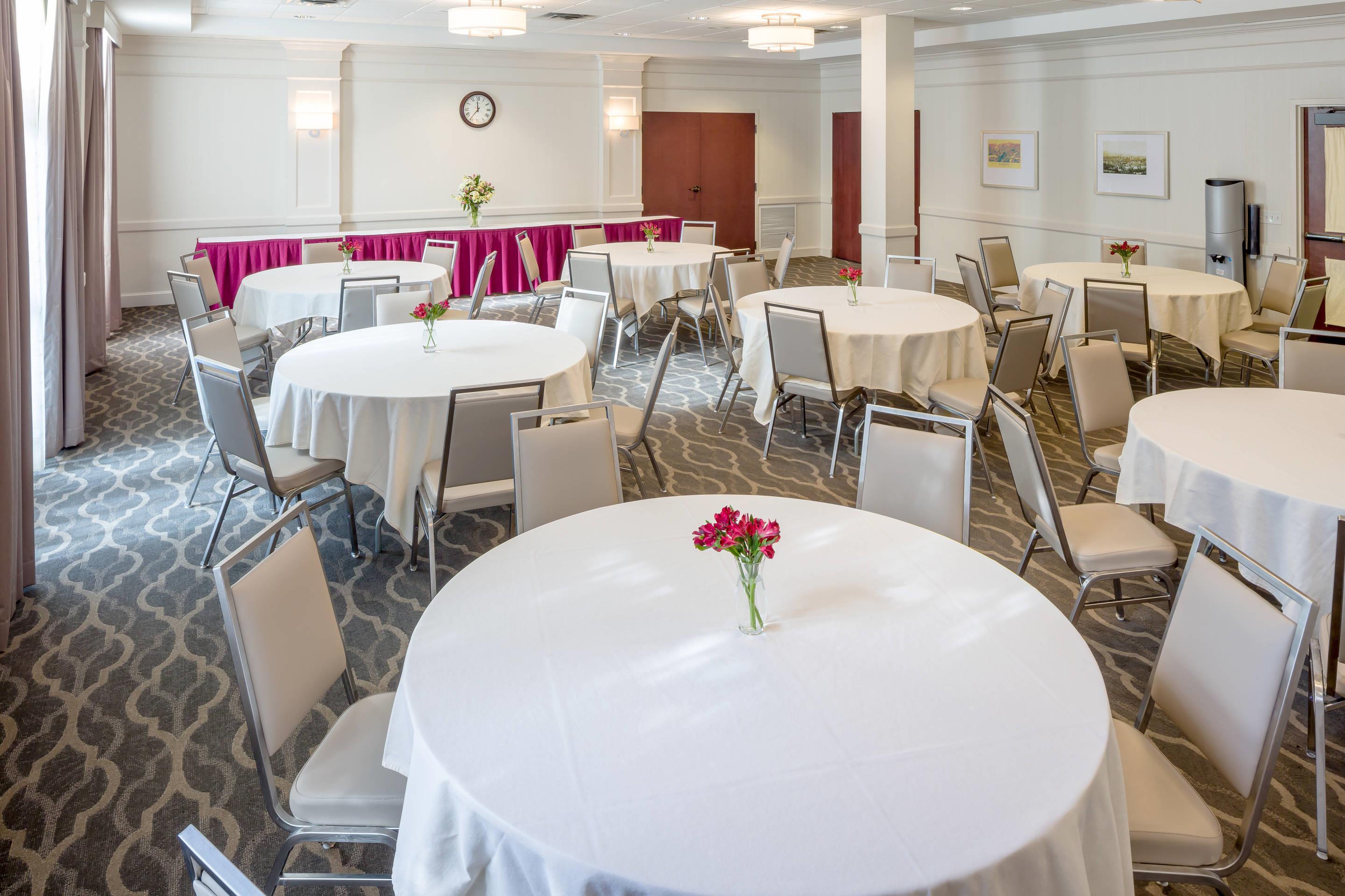 Banquet room | Comfort Inn & Suites Near Burke Mountain