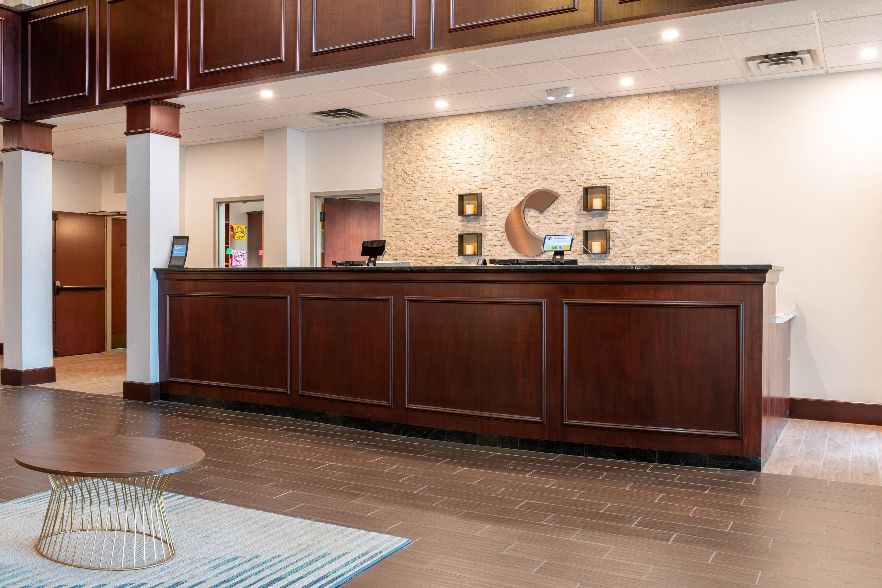 Front desk | Comfort Inn & Suites Near Burke Mountain