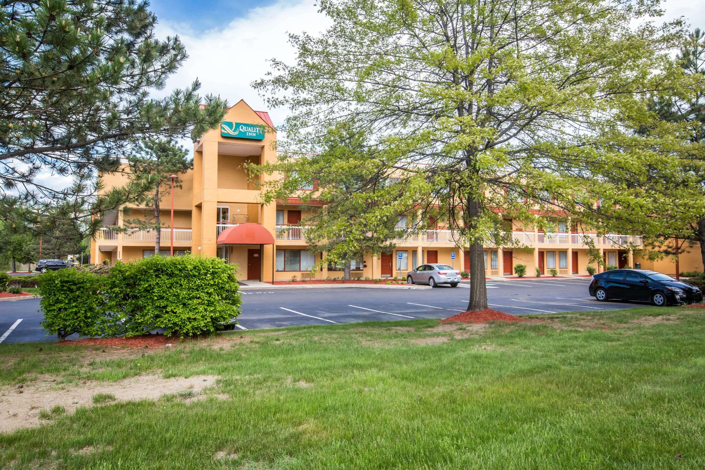 Hotel exterior | Quality Inn Colchester - Burlington
