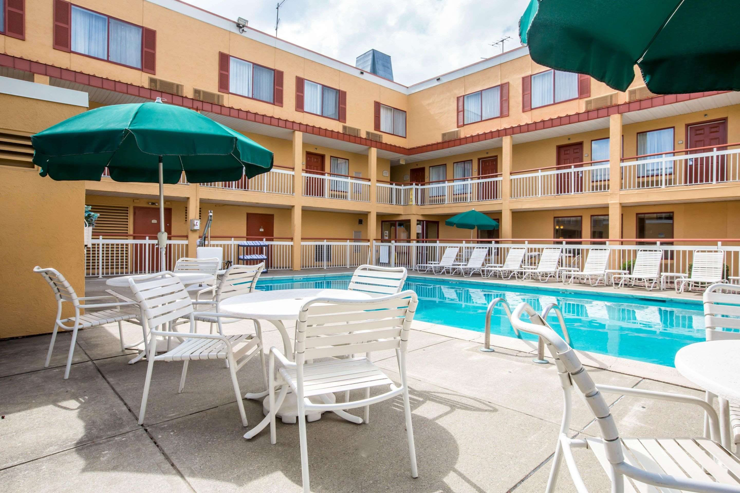 Relax by the pool | Quality Inn Colchester - Burlington