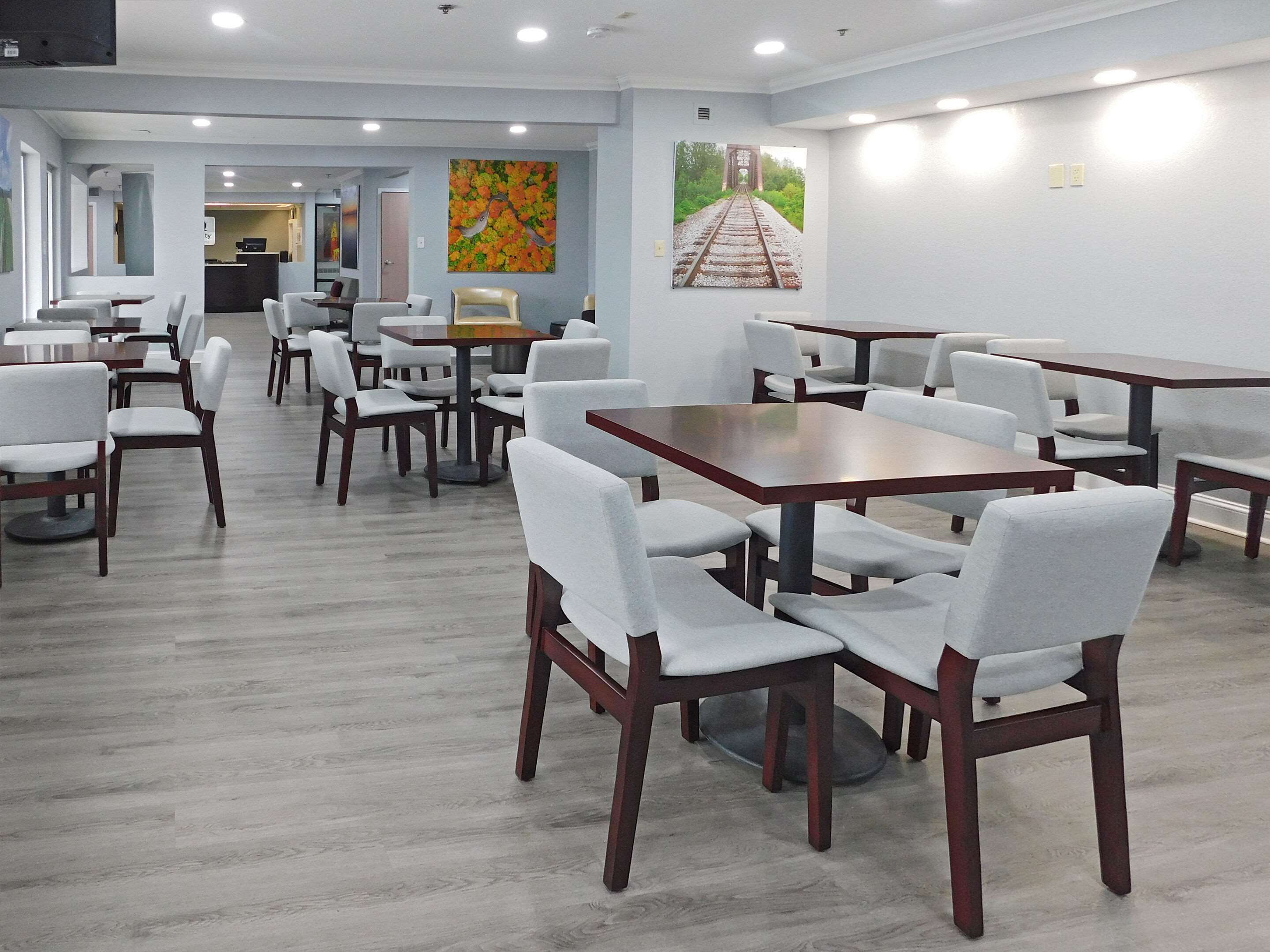 Breakfast area | Quality Inn Colchester - Burlington