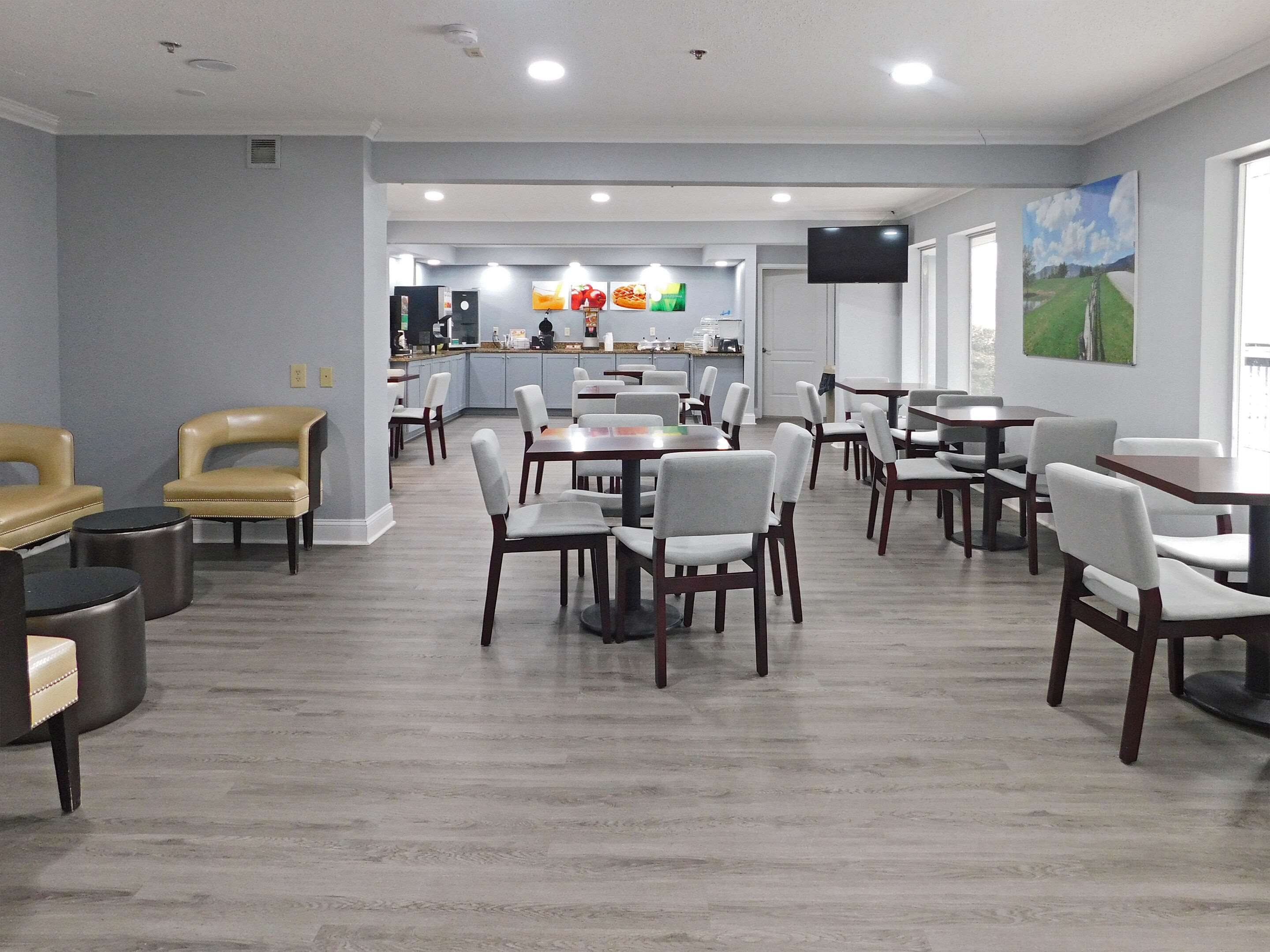 Breakfast area | Quality Inn Colchester - Burlington
