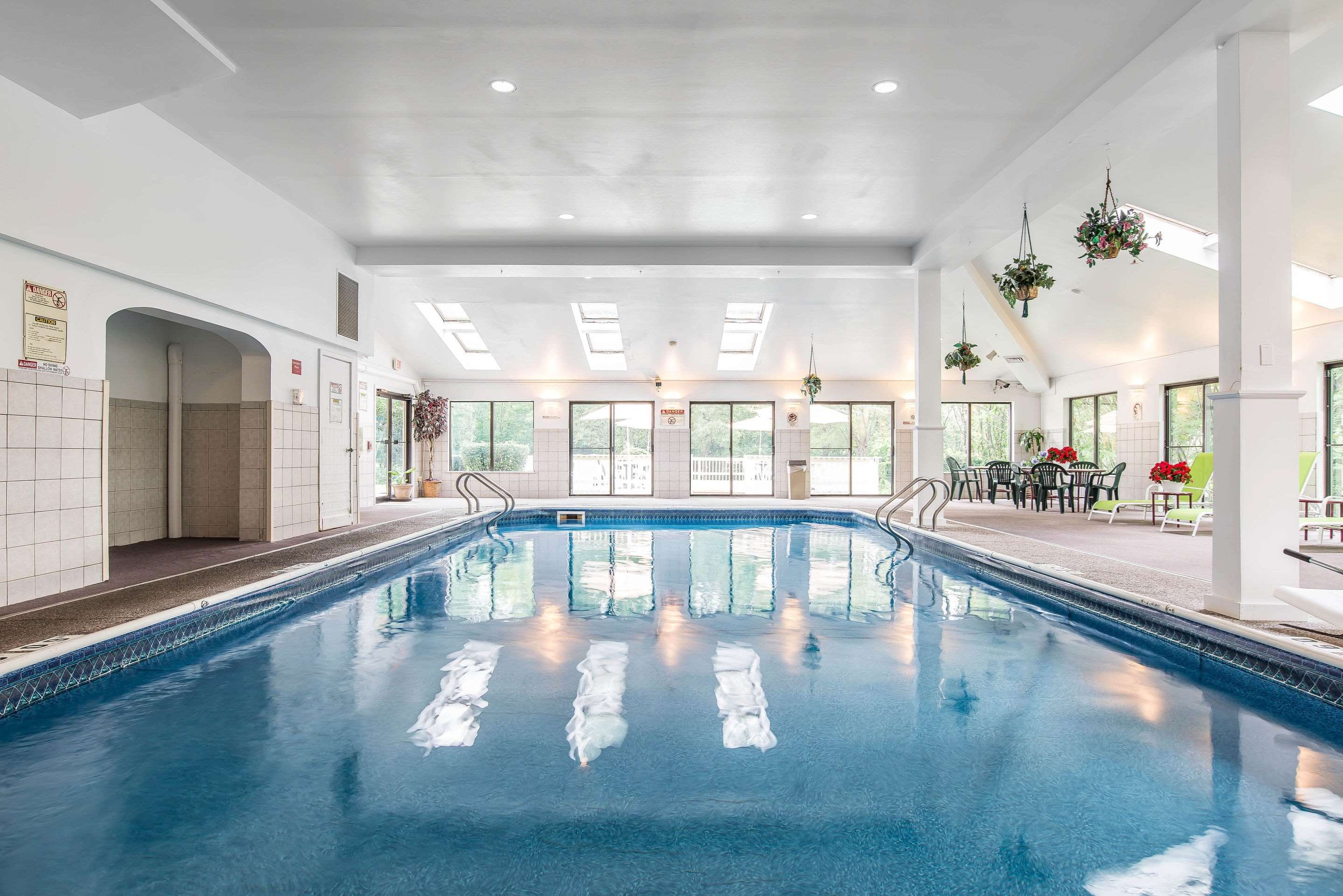 Indoor heated pool | Quality Inn Shelburne - Burlington