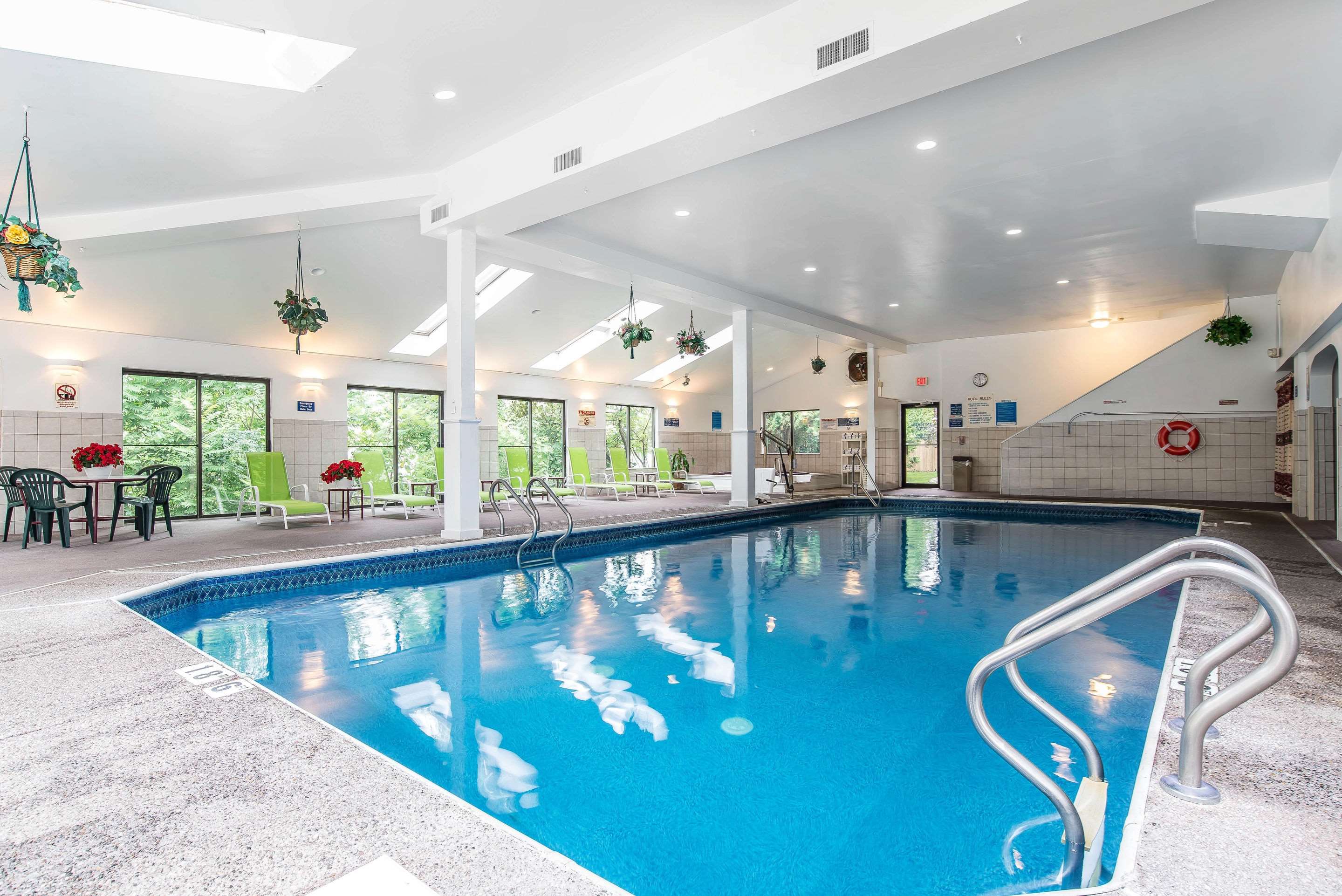 Indoor heated pool | Quality Inn Shelburne - Burlington