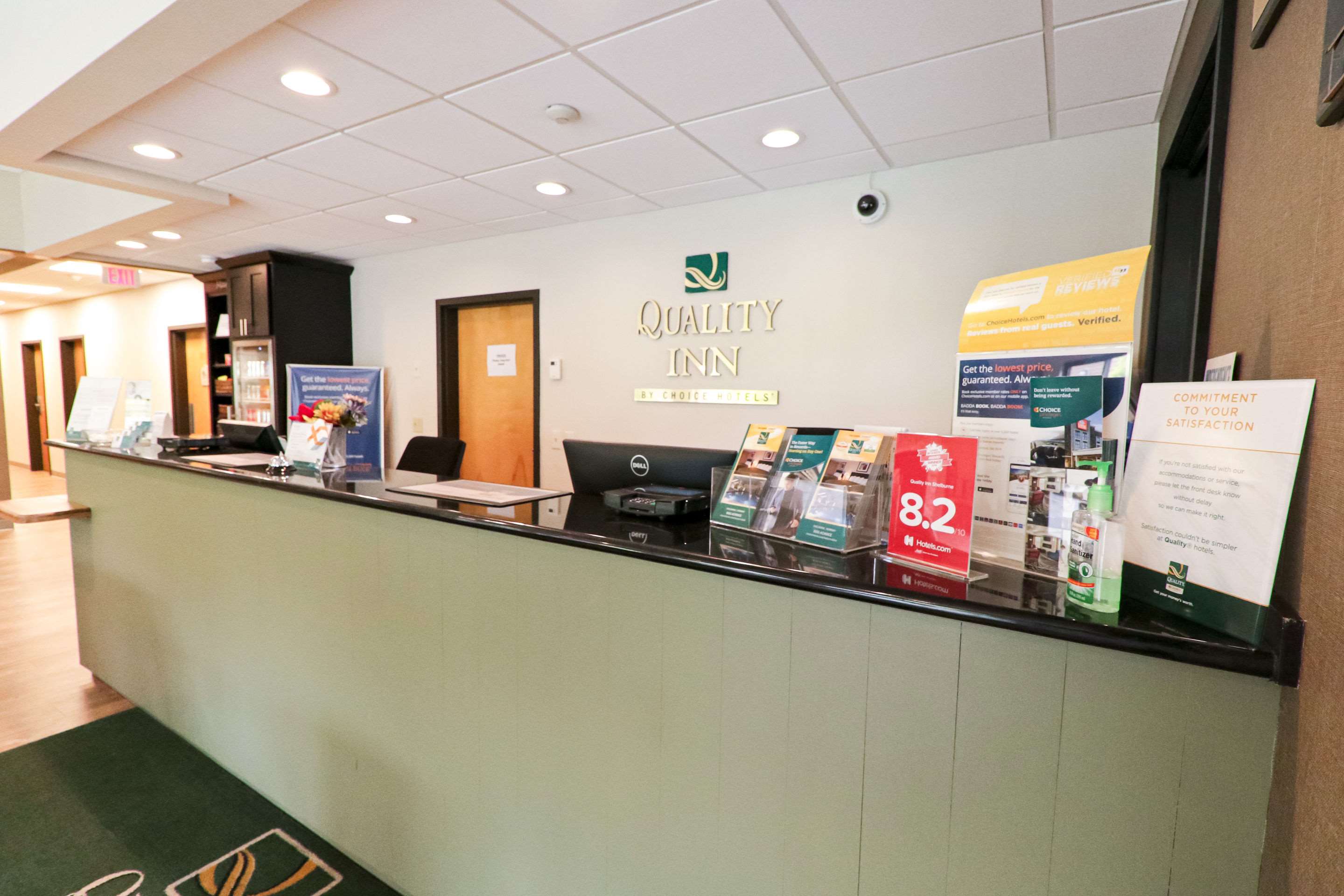 Front desk | Quality Inn Shelburne - Burlington