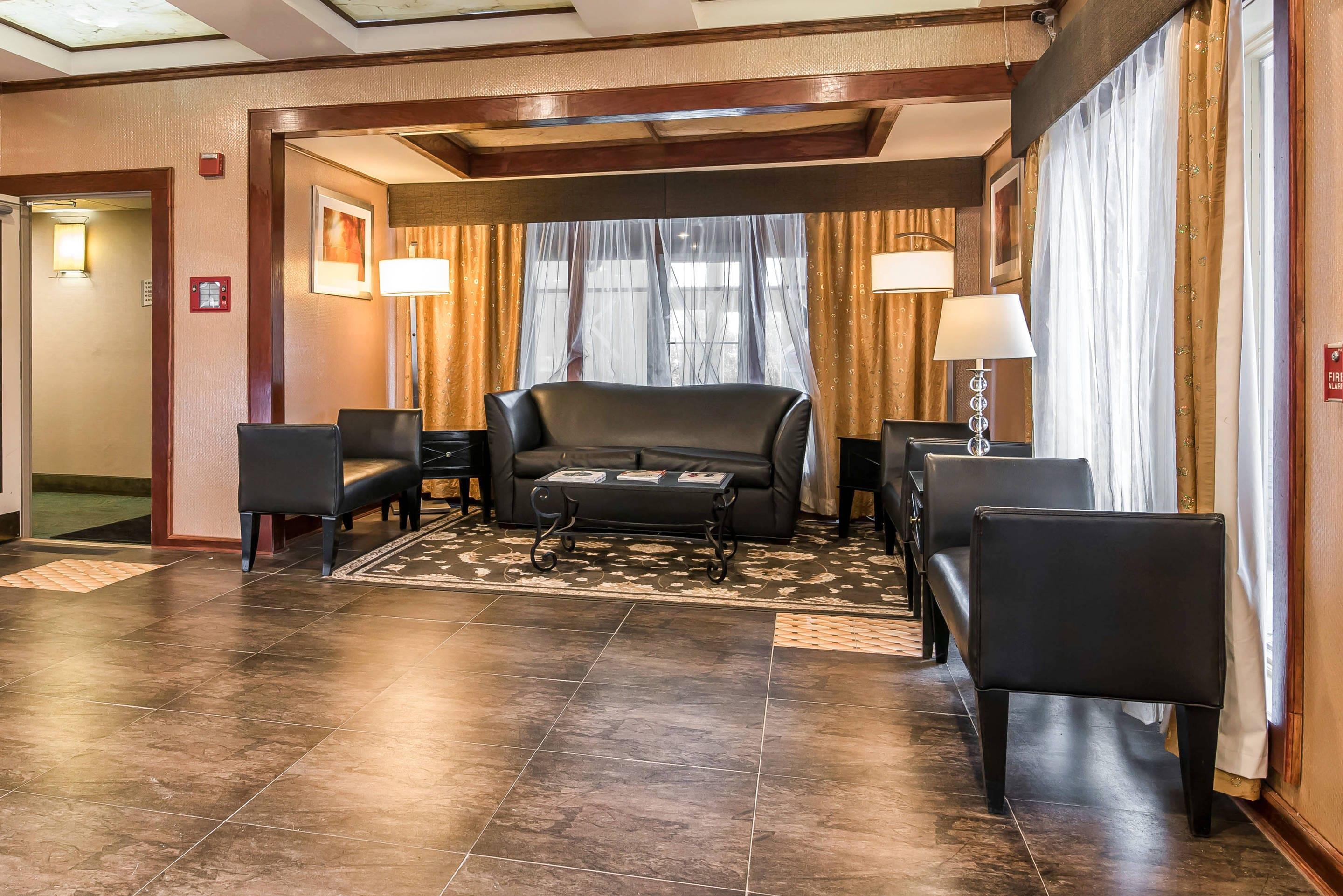 Hotel lobby | Quality Inn Rutland - Killington