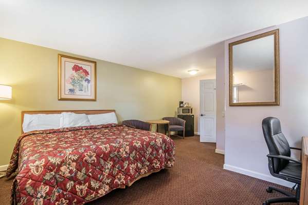  - Rodeway Inn Bellows Falls