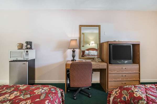  - Rodeway Inn Bellows Falls