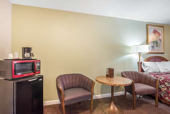  - Rodeway Inn Bellows Falls