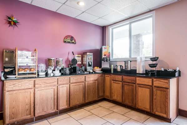 Amenities - Rodeway Inn Bellows Falls