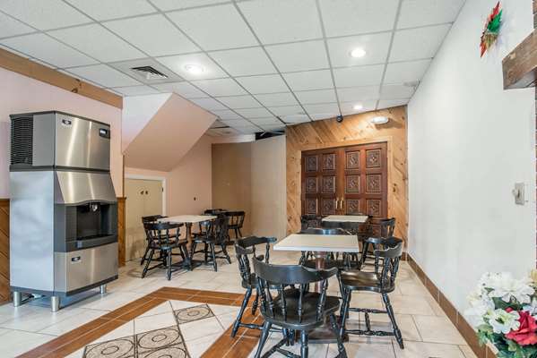 Amenities - Rodeway Inn Bellows Falls