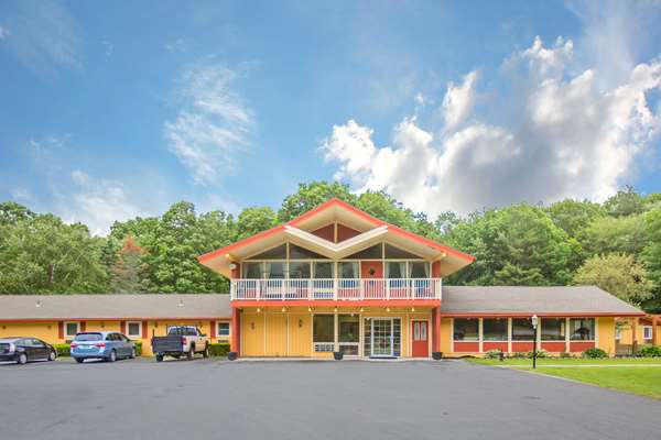 Exterior view - Econo Lodge Manchester