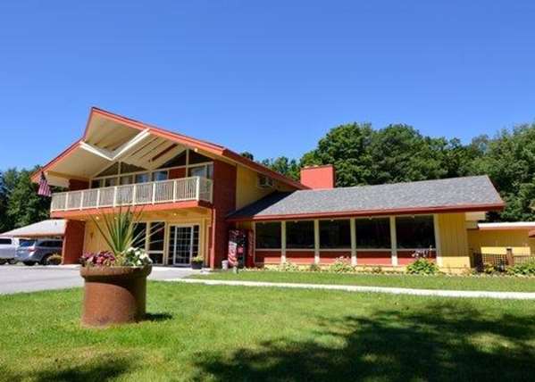 Exterior view - Econo Lodge Manchester