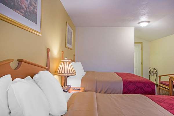  - Econo Lodge Manchester