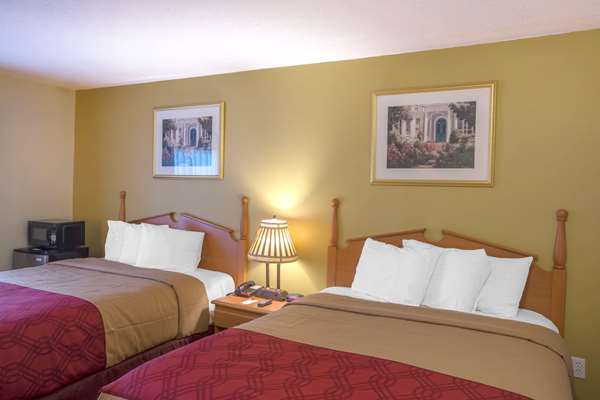  - Econo Lodge Manchester