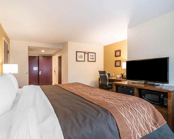  - Comfort Inn & Suites Brattleboro