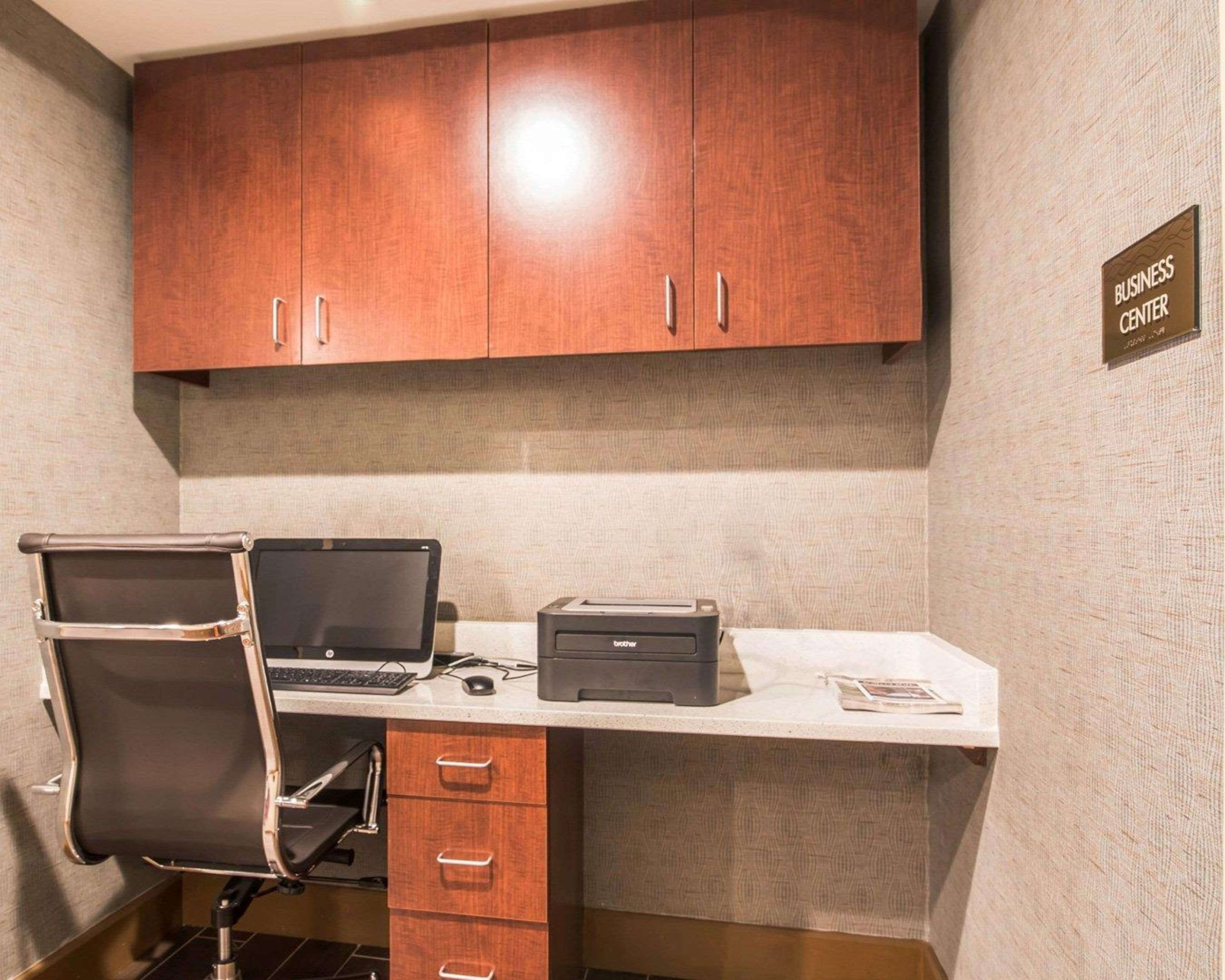 Business center | Comfort Inn & Suites Brattleboro I-91