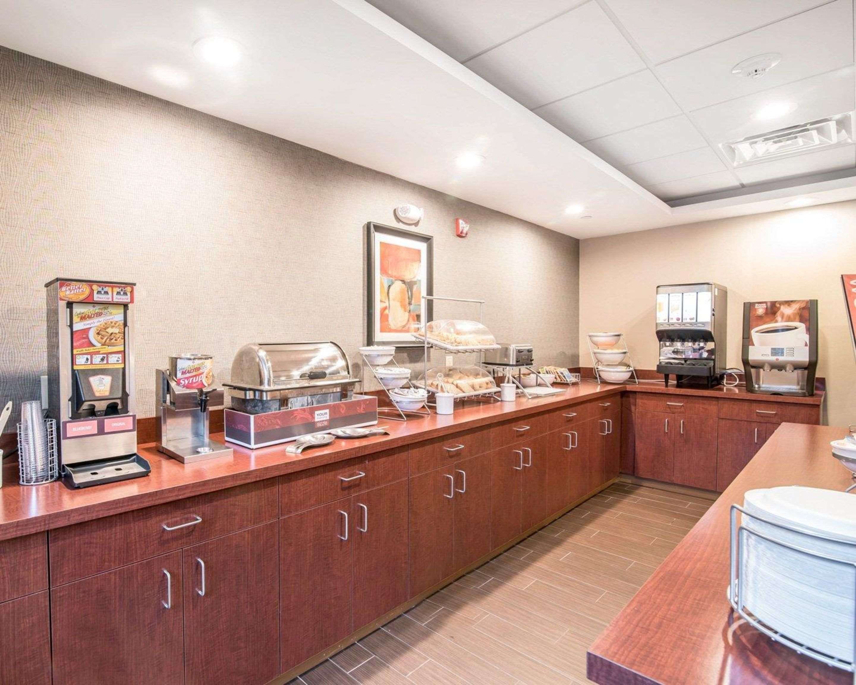 Breakfast counter | Comfort Inn & Suites Brattleboro I-91