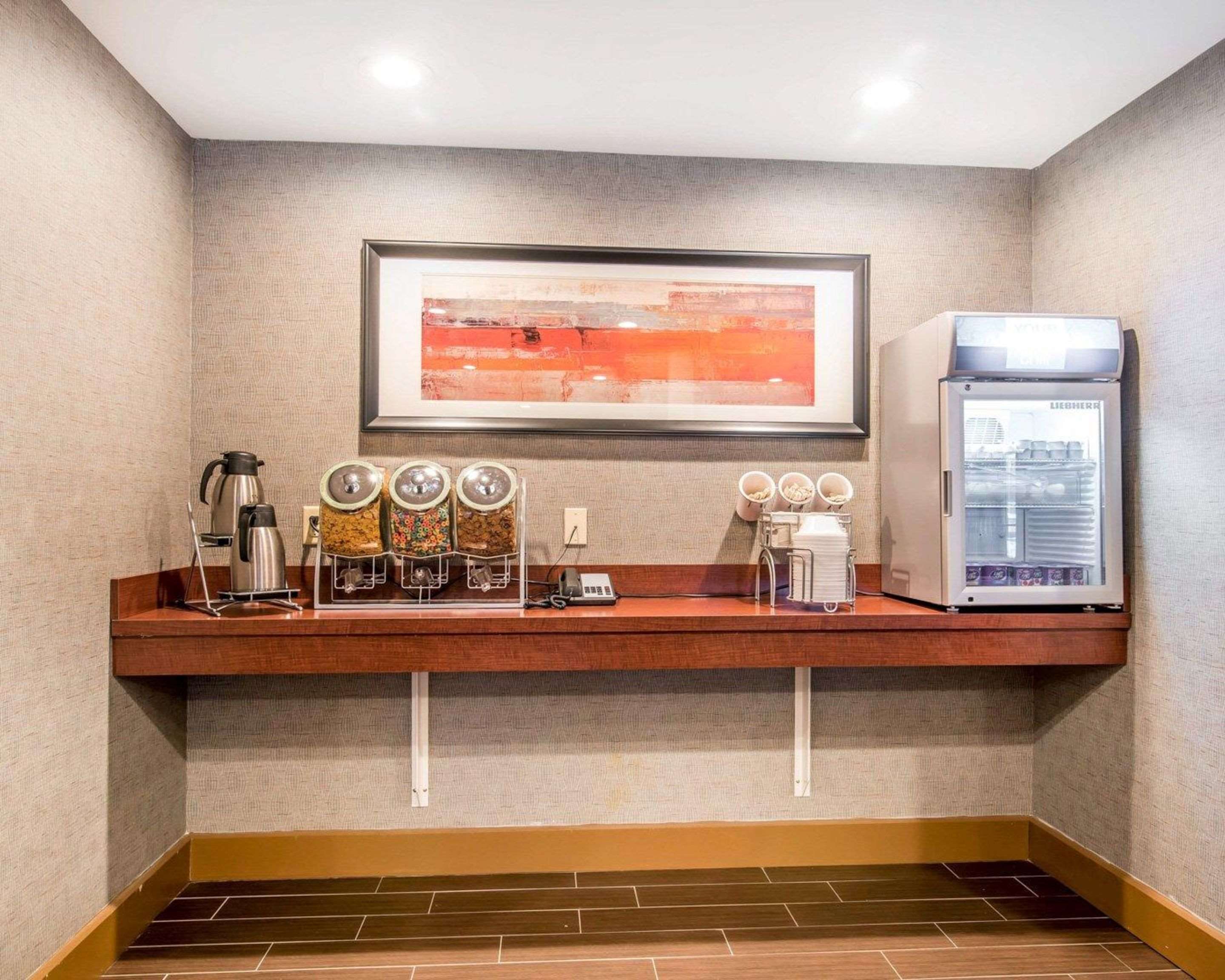 Breakfast counter | Comfort Inn & Suites Brattleboro I-91