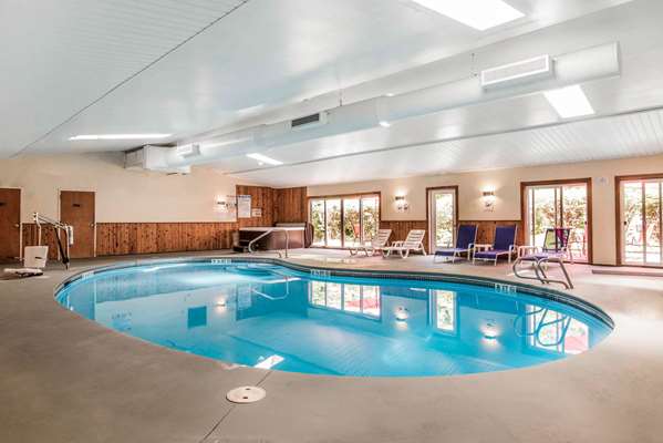 Pool - Quality Inn Montpelier Barre