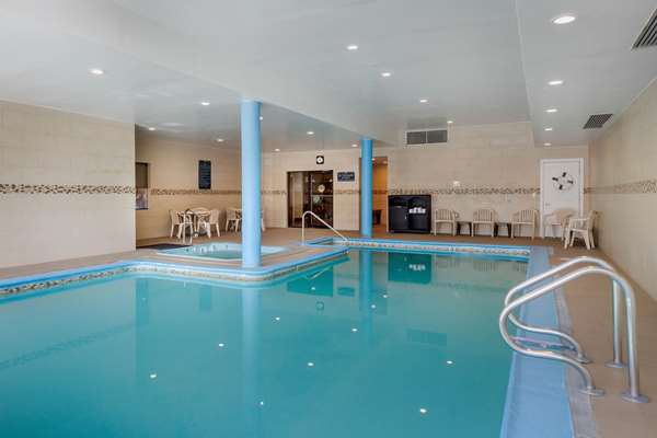 Pool - Comfort Inn Trolley Square Rutland