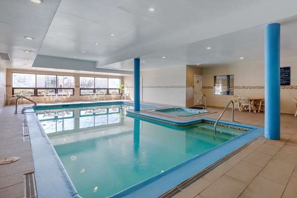 Pool - Comfort Inn Trolley Square Rutland