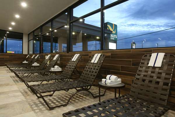 Pool - Quality Inn Oakwood North Spokane