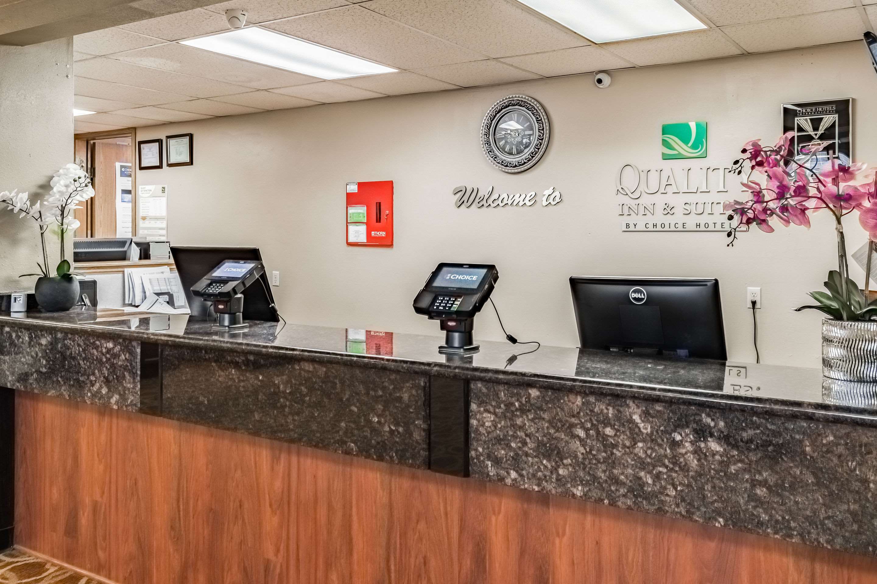 Front desk | Quality Inn & Suites Vancouver North