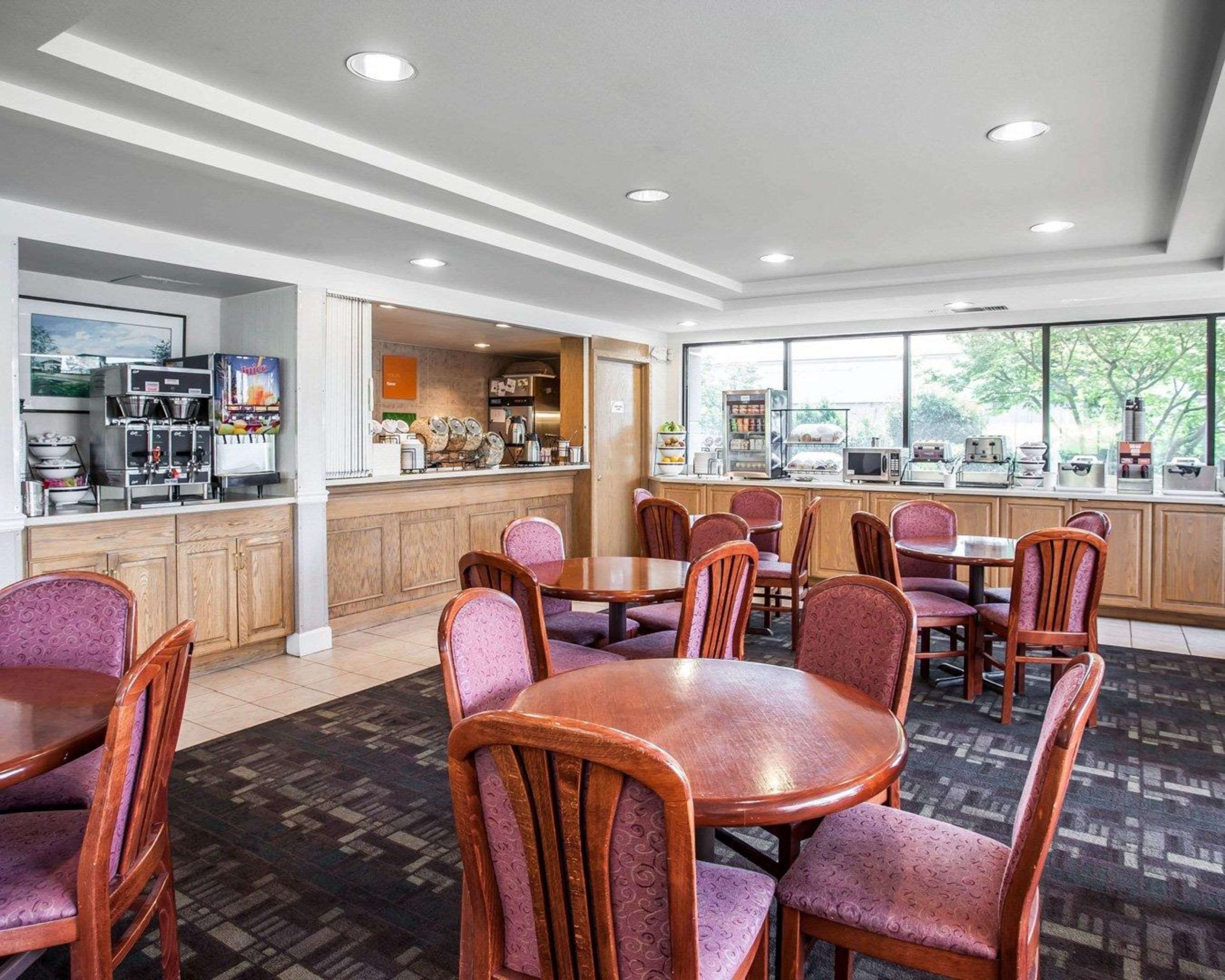 Spacious breakfast area | Comfort Inn Bellingham