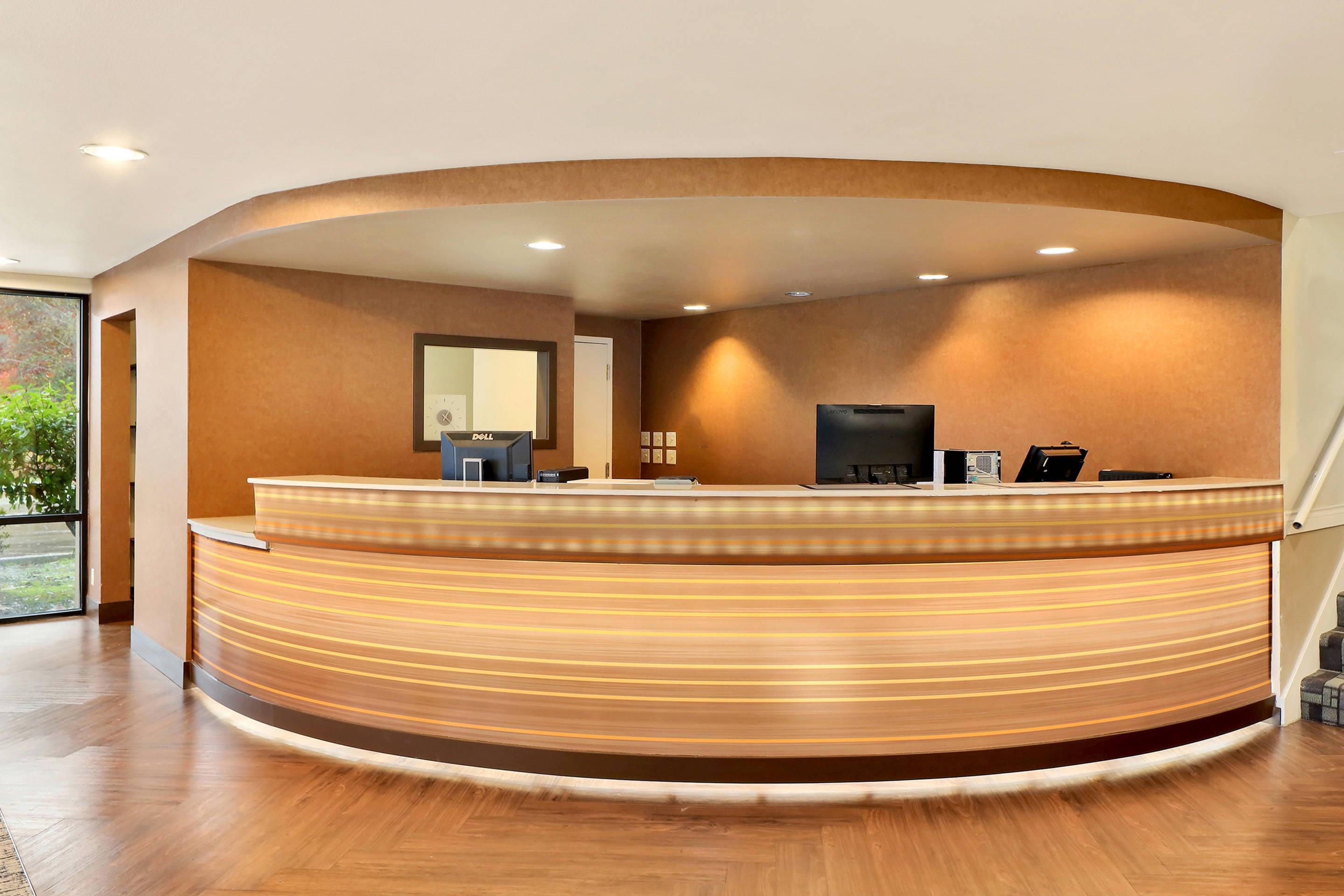 Front desk | Comfort Inn Bellingham