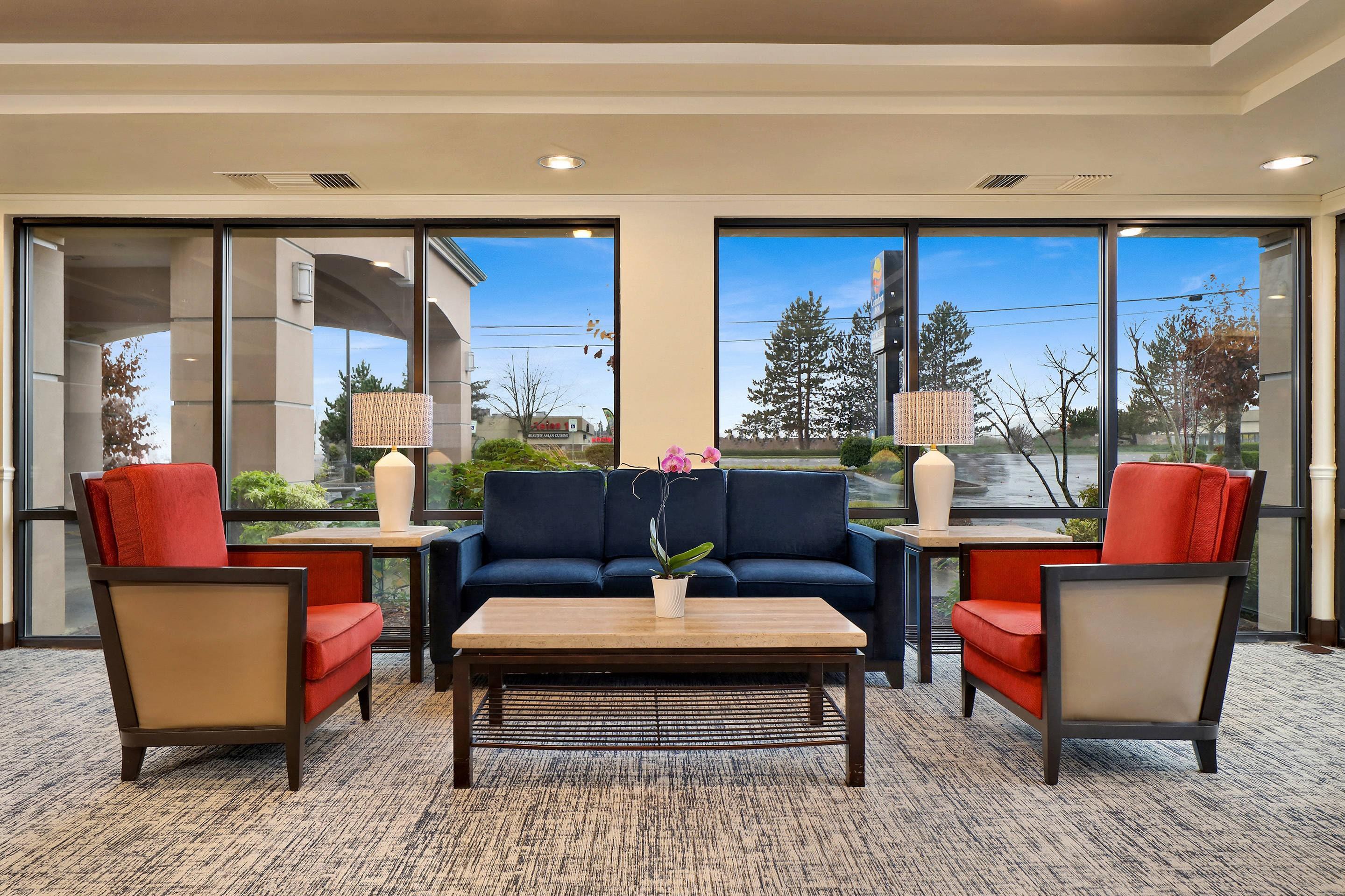 Lobby with sitting area | Comfort Inn Bellingham