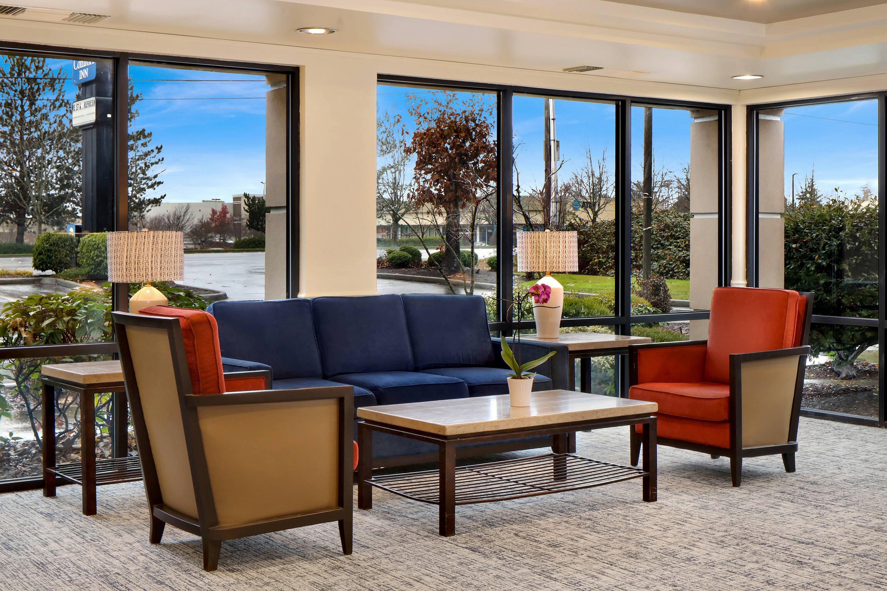 Lobby with sitting area | Comfort Inn Bellingham